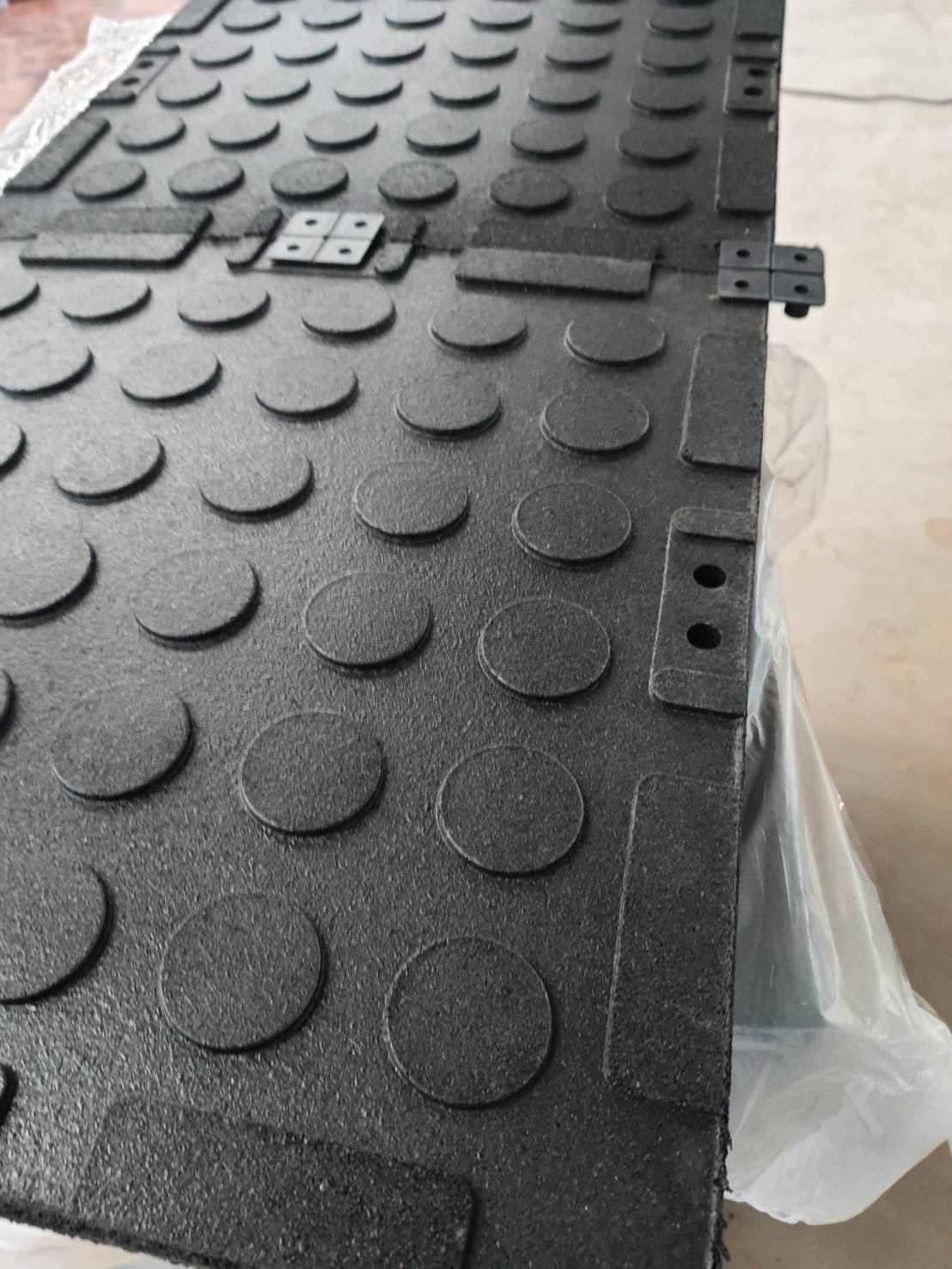 โรงงานผลิตในไทยแผ่นยางปูพื้นห้องฟิตเนสราคาส่ง