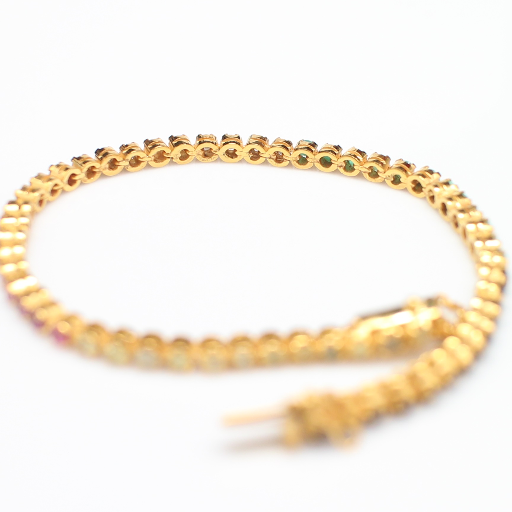 BL25123 สร้อยข้อมือพลอยหลากสี เพชรแท้ 9 เม็ด 0.10 กะรัต ทองแท้ 18k นน.รวม 6.4 กรัม ยาว 16 ซม.