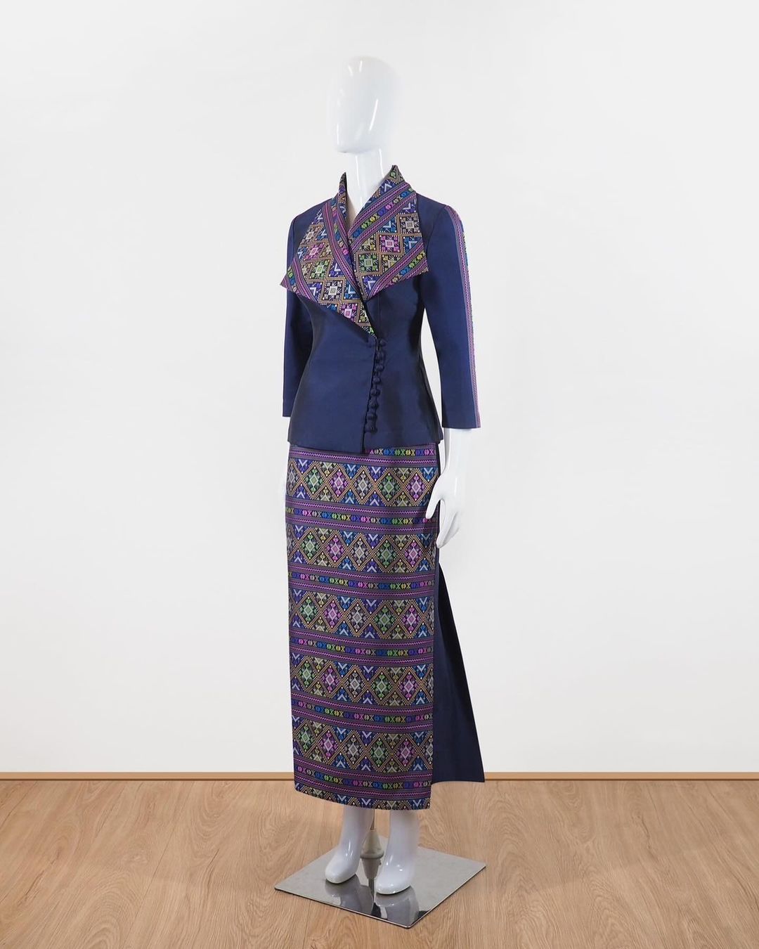 แบบตัดชุด แยกชิ้น เสื้อ+กระโปรง ไหมแพรวา (ไม่รวมผ้า) chobmai x JHN รหัส CUT-JHN-0322671