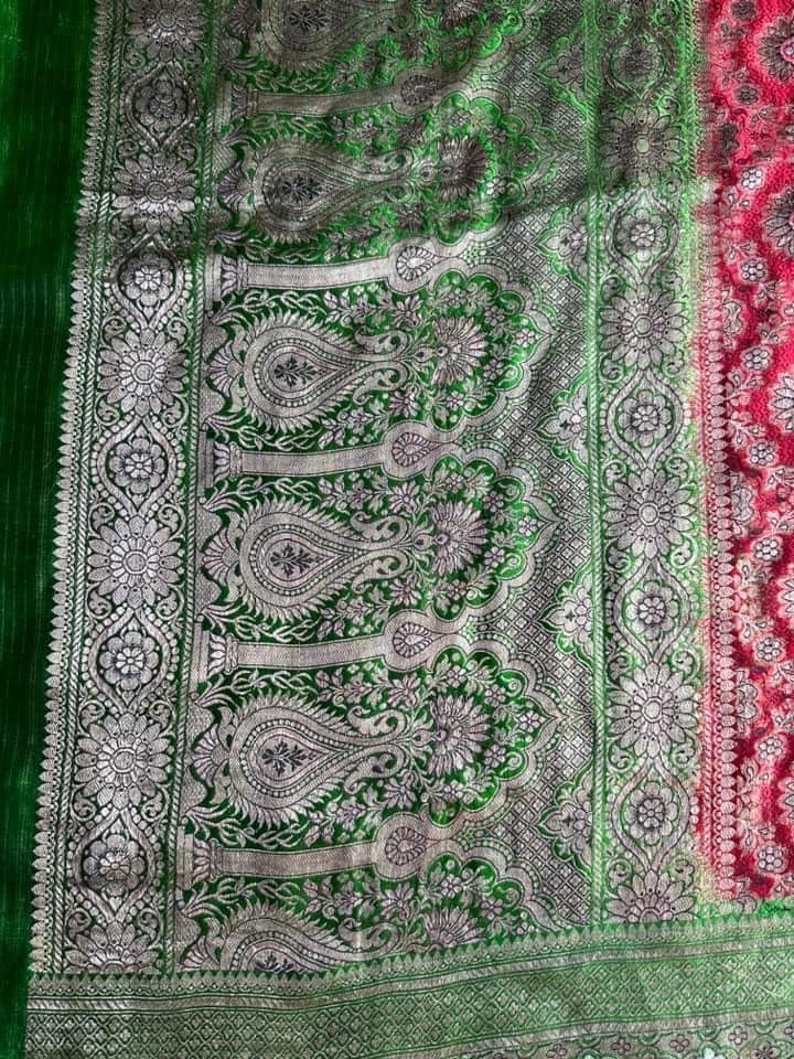 ซิ่น ผ้าปาโตล่า เส้นยืนไหมแท้ ขนาด 112x460ซม. พื้นสีแดง สีเขียว รหัส N9-SIL-GK2