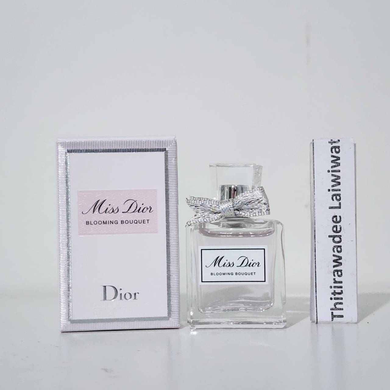 น้ำหอมจิ๋วมินิ Dior Miss Dior Blooming Bouquet EDT 5ml แบบแต้มมีกล่อง ( Mini Perfume น้ำหอมขนาดพกพา) น้ำหอมจิ๋วมินิ ขวดน่ารัก ตั้งโชว์ก็สวย พกพาก็สะดวก หัวแต้มตามจุดชีพจร