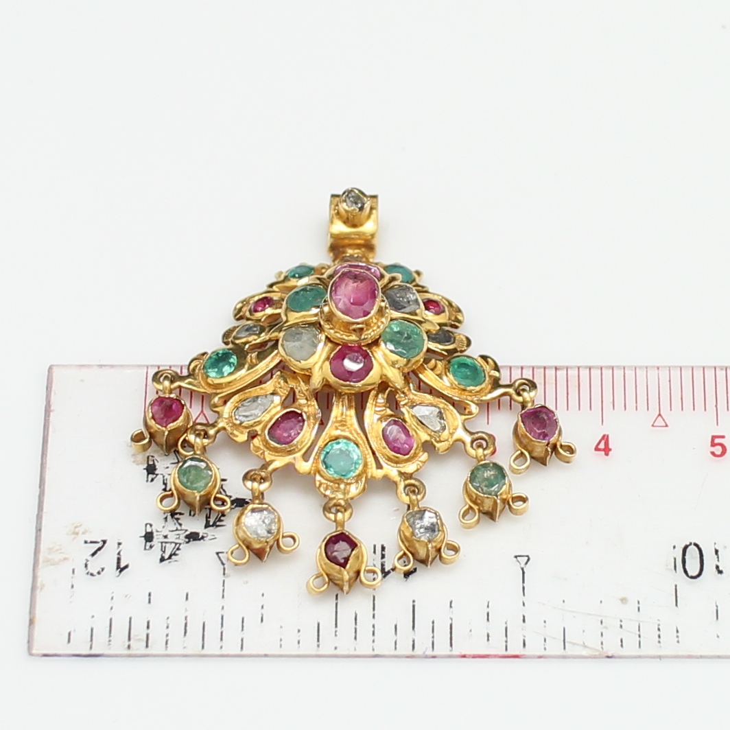 PD25025 จี้อุบะพลอยสามสี ทับทิม มรกต เพชรซีก ทองแท้ 90% นน.รวม 11.6 กรัม งานเก่า สวย