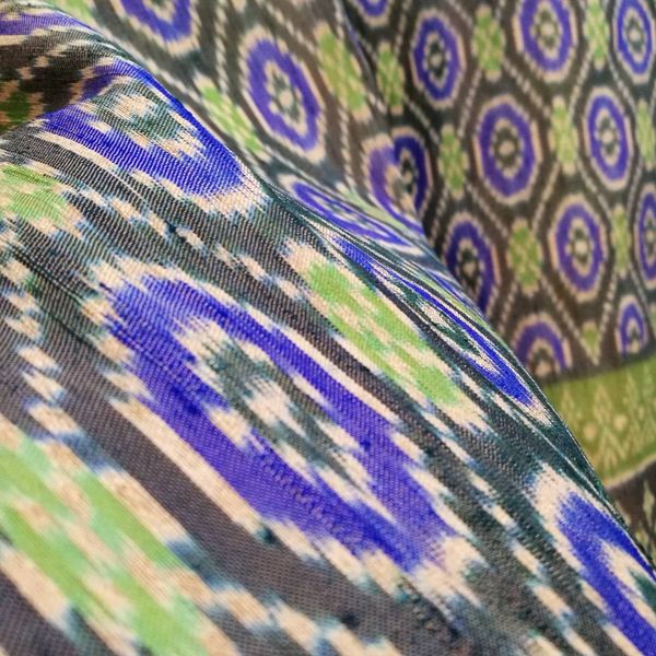 ซิ่น ผ้าไหมมัดหมี่ 3ตะกอ เนื้อไหมบ้าน ขนาด 1x2เมตร สีม่วง สีเทา รหัส R2Q-NY-0503671346