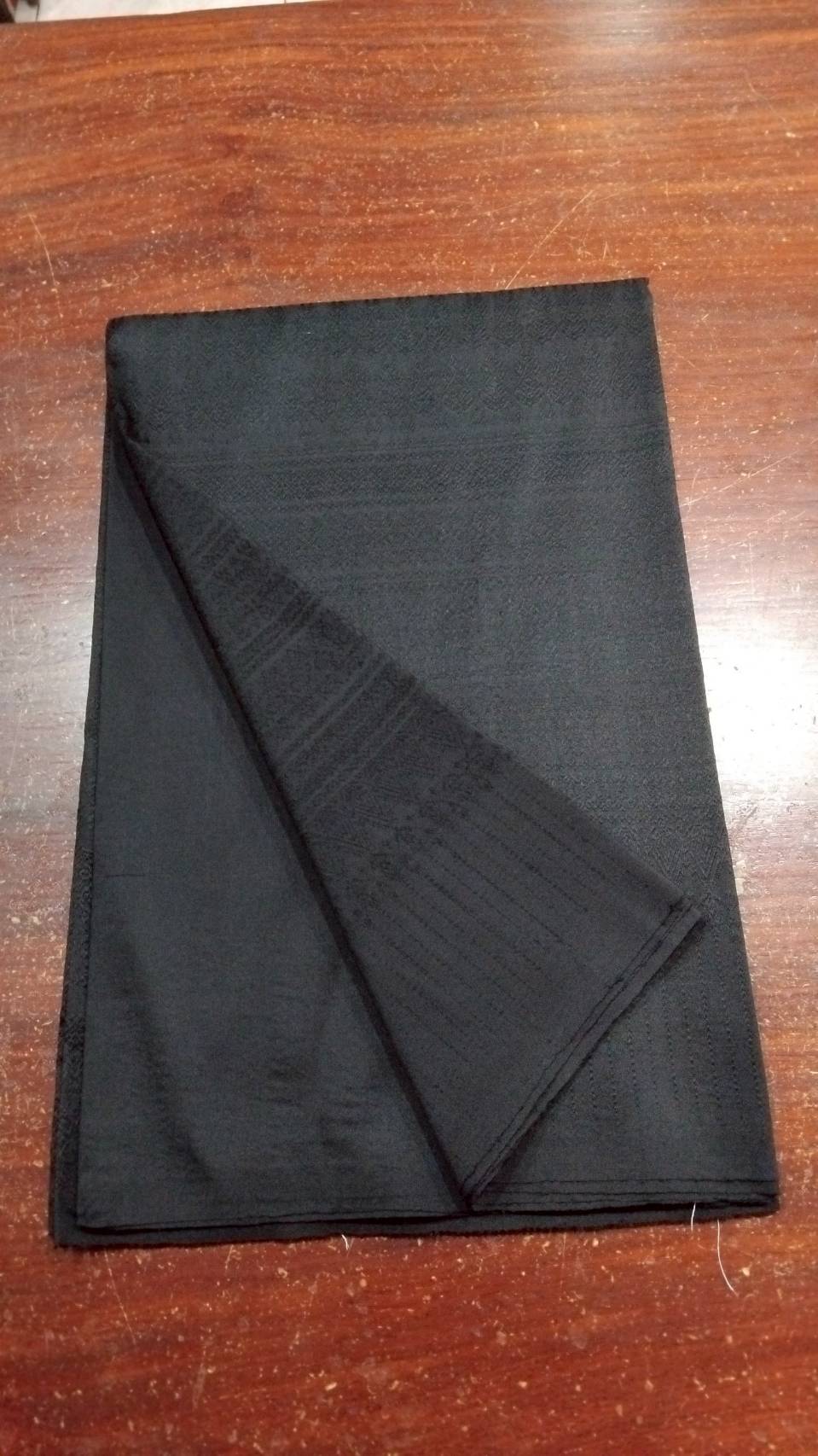 (ผ้าชุด)ไหมยกสุรินทร์ ขนาด 1x4เมตร (ลาย 2เมตร+สีพื้น 2เมตร) สีดำสนิท รหัส N10-NY-0311685