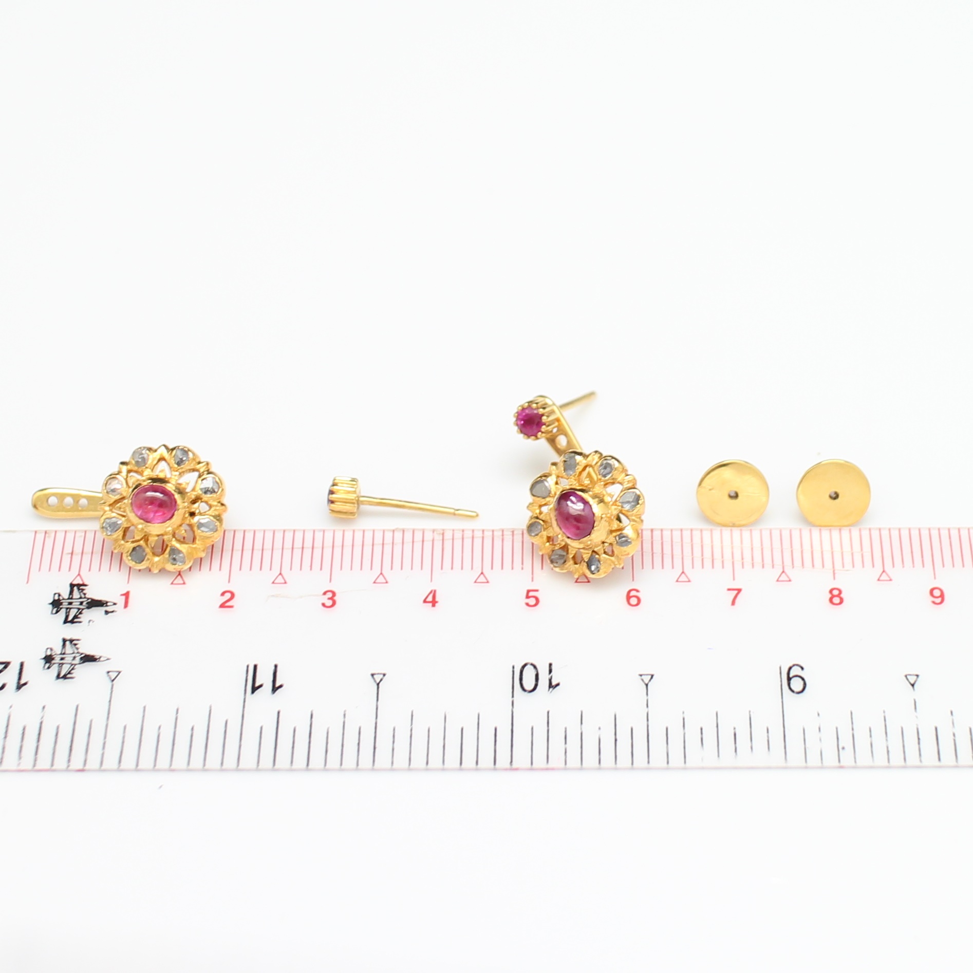 ER25128 ต่างหูทับทิมล้อมเพชรซีกดอกไม้ ทองแท้ 18k นน.รวม 8.7 กรัม มีกำไลเข้าชุด