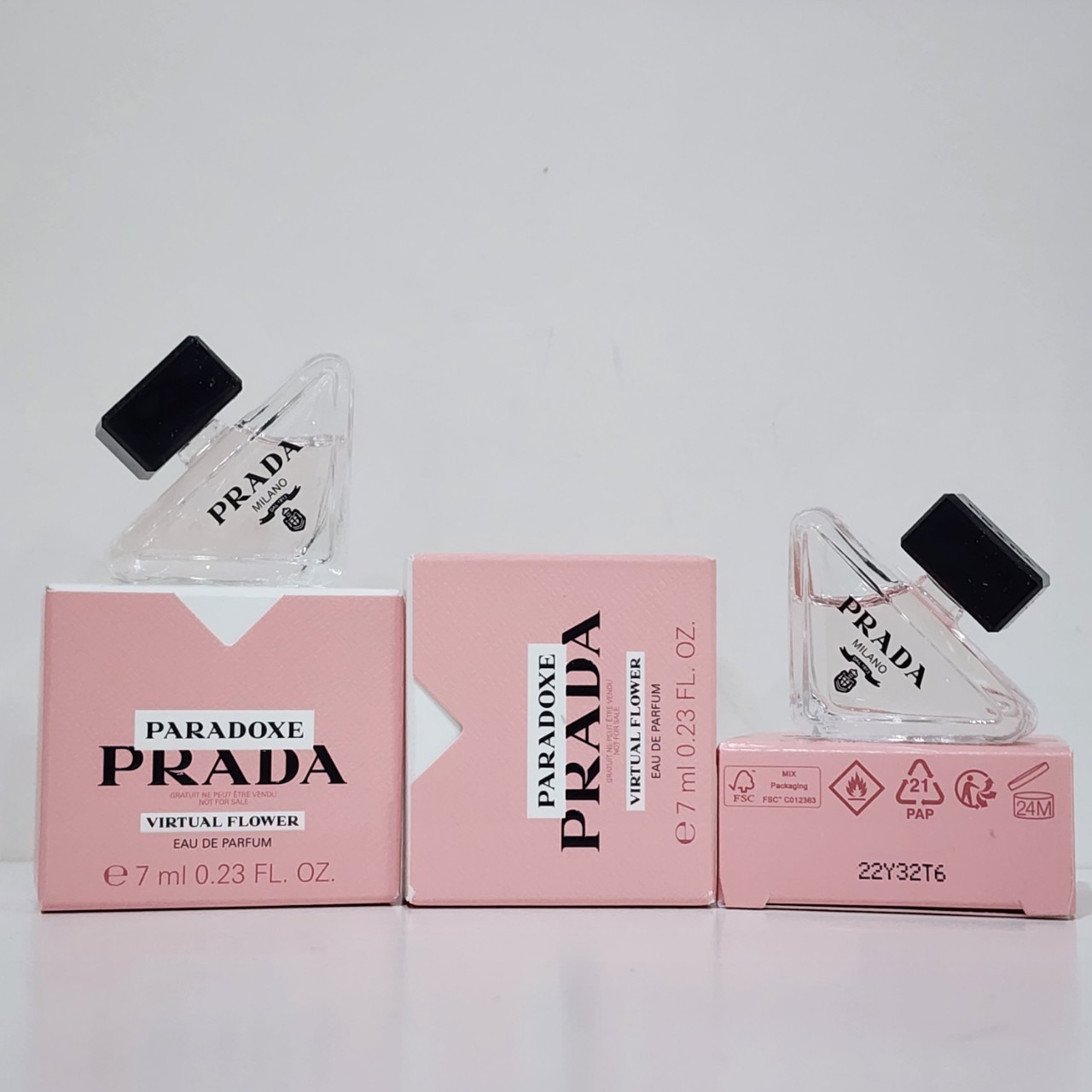น้ำหอมจิ๋วมินิ Prada Paradoxe Virtual Flower EDP 7ml New 2024 แบบแต้มมีกล่อง ( Mini Perfume น้ำหอมขนาดพกพา) น้ำหอมจิ๋วมินิ ขวดน่ารัก ตั้งโชว์ก็สวย พกพาก็สะดวก หัวแต้มตามจุดชีพจร