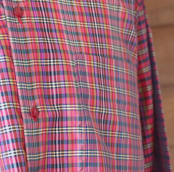 เสื้อเชิ้ตแขนยาว ผ้าไหมลายสก๊อต สีแดงสลับม่วง รหัส DN-CT-SKU100844