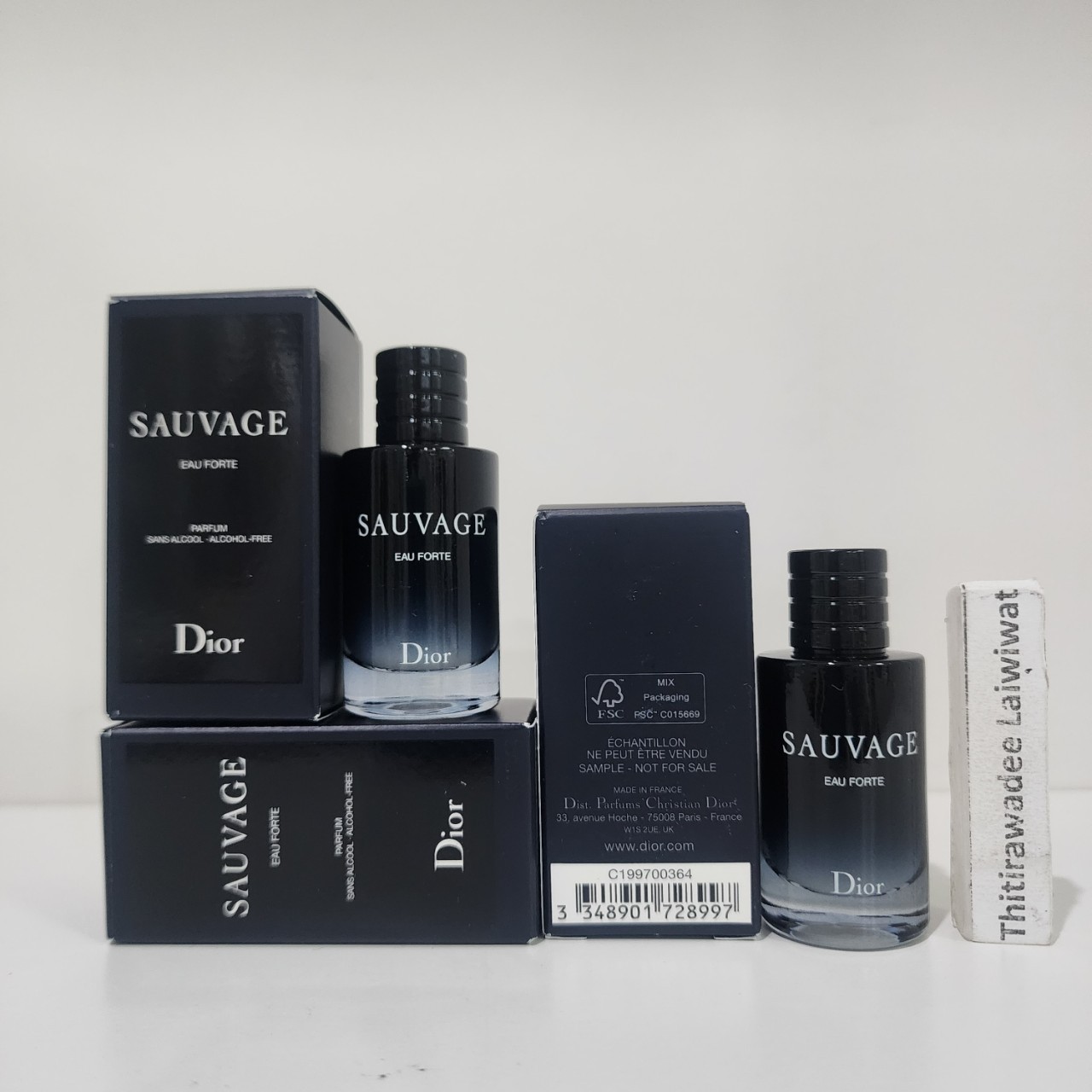 น้ำหอมจิ๋วมินิ Dior Sauvage Eau Forte Parfum 10ml แบบแต้มมีกล่อง ( Mini Perfume น้ำหอมขนาดพกพา) น้ำหอมจิ๋วมินิ ขวดน่ารัก ตั้งโชว์ก็สวย พกพาก็สะดวก หัวแต้มตามจุดชีพจร