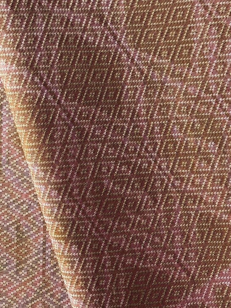 ซิ่น ผ้าไหมมัดหมี่ ยกดอก 6ตะกอ สีธรรมชาติ ขนาด 1x2 เมตร ลายขอประยุกต์ พื้นสีชมพู รหัส PCS-NY-11226828