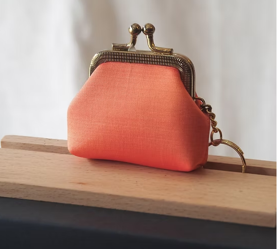 กระเป๋าสตางค์ ใส่เหรียญ ขนาด 7x7x2.5cm. สีชมพูพีช GL-CT-103471