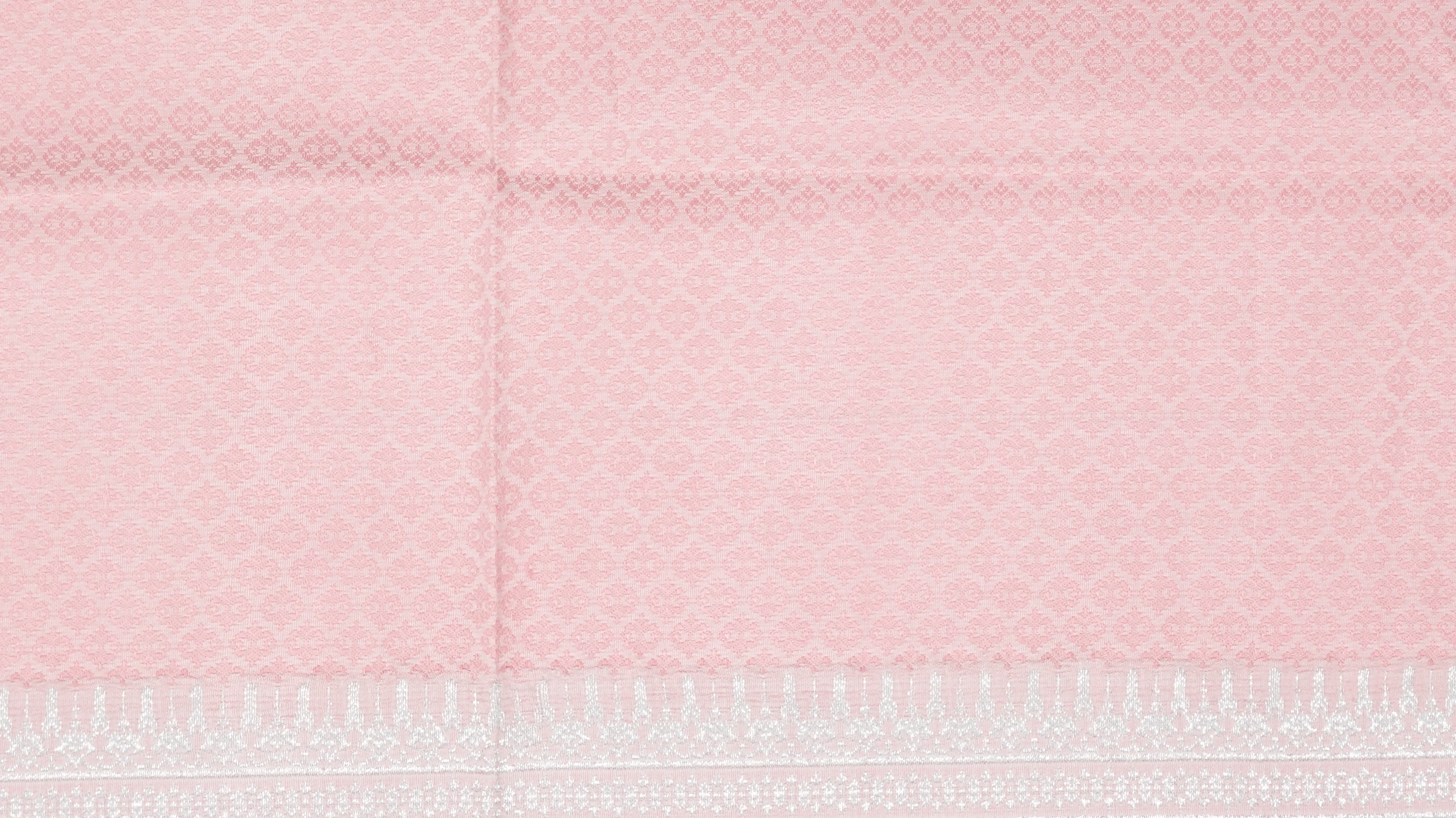 (ผ้าชุด)ไหมยกดอกสุรินทร์ เกาะเชิงดิ้นเงิน ขนาด 1x4เมตร (ลาย 2เมตร+สีพื้น 2เมตร) พื้นสีชมพูพาสเทล รหัส N10-ME-0704671051