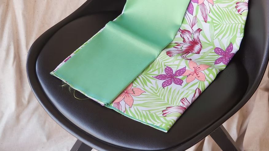 (ผ้าชุด)ไหมพิมพ์ลาย ไหมแท้ ขนาด 1x4หลา (ผ้าลาย2หลา+สีพื้น 2หลา) สีเขียว รหัส A40-CT-102014