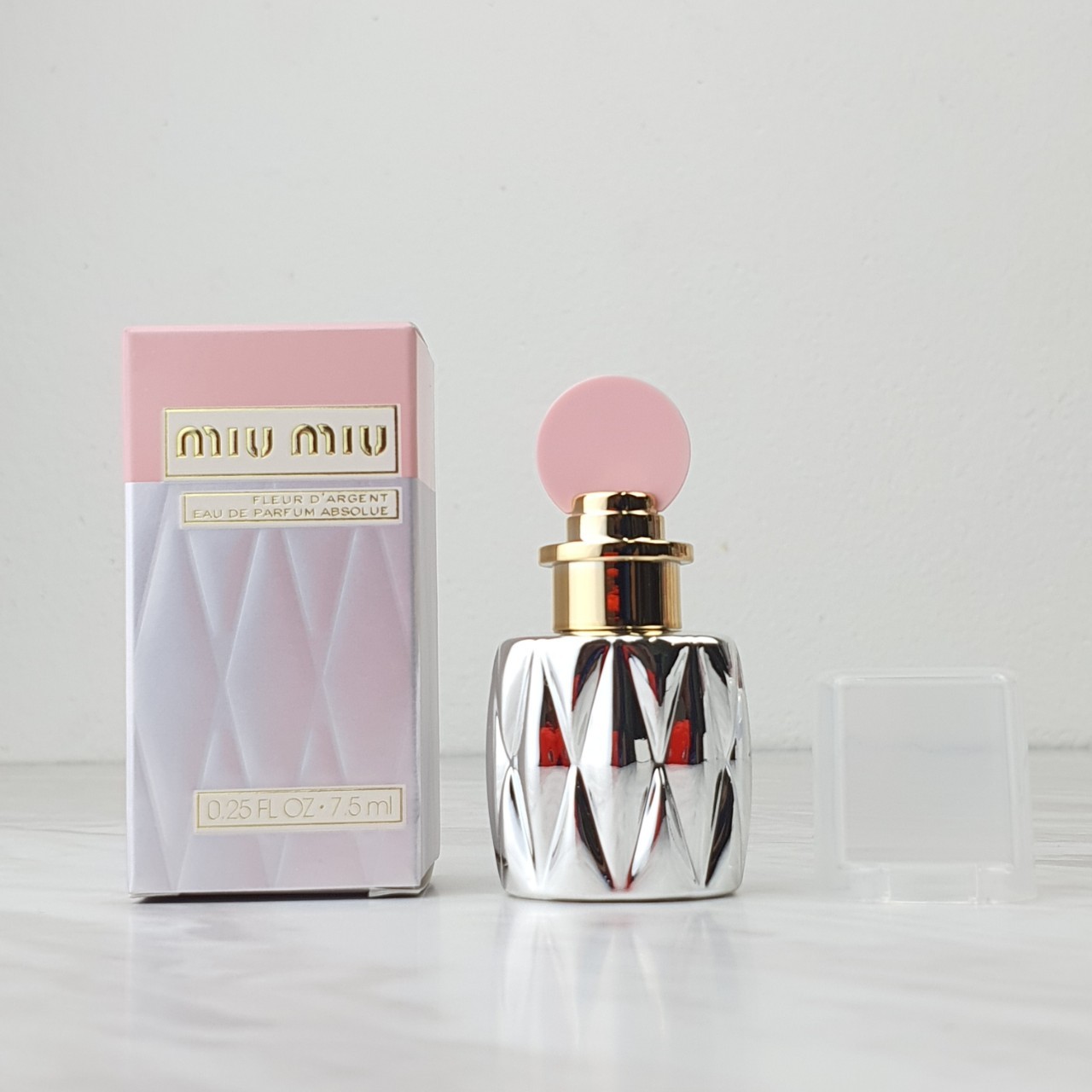 น้ำหอมจิ๋วมินิ Miu Miu Fleur D'Argent EDP Absolue 7.5ml หัแบบแต้มมีกล่อง ( Mini Perfume น้ำหอมขนาดพกพา) น้ำหอมจิ๋วมินิ ขวดน่ารัก ตั้งโชว์ก็สวย พกพาก็สะดวก หัวแต้มตามจุดชีพจร