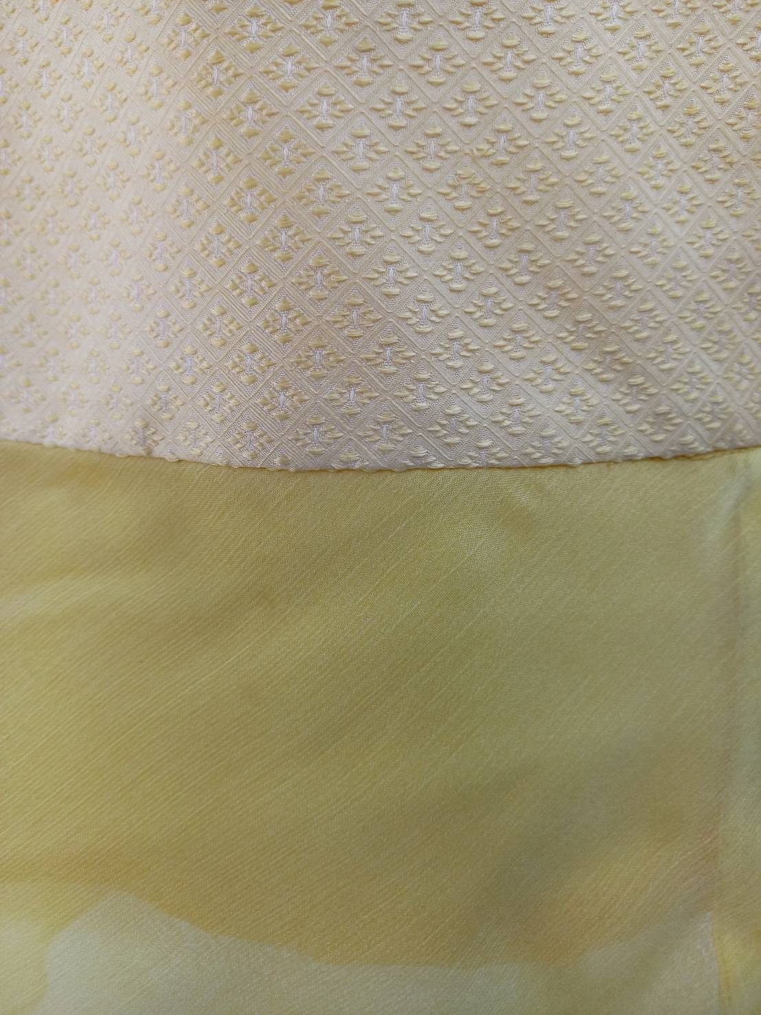 ชุดผ้าไหมตัดสำเร็จ ชุดแซก ชุดเดรสผ้าไหมสีพื้น เฉดสีเหลืองนวล รหัส WR-38-0320681