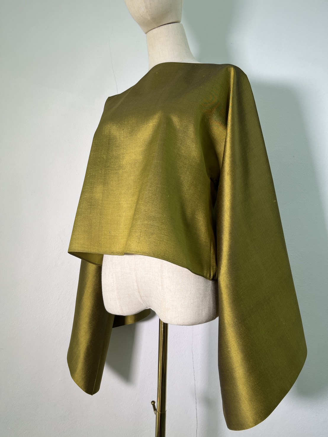 แบบตัด เสื้อผ้าไหม (ไม่รวมผ้า) ตามแบบ รหัส CUT-ARW-1121671