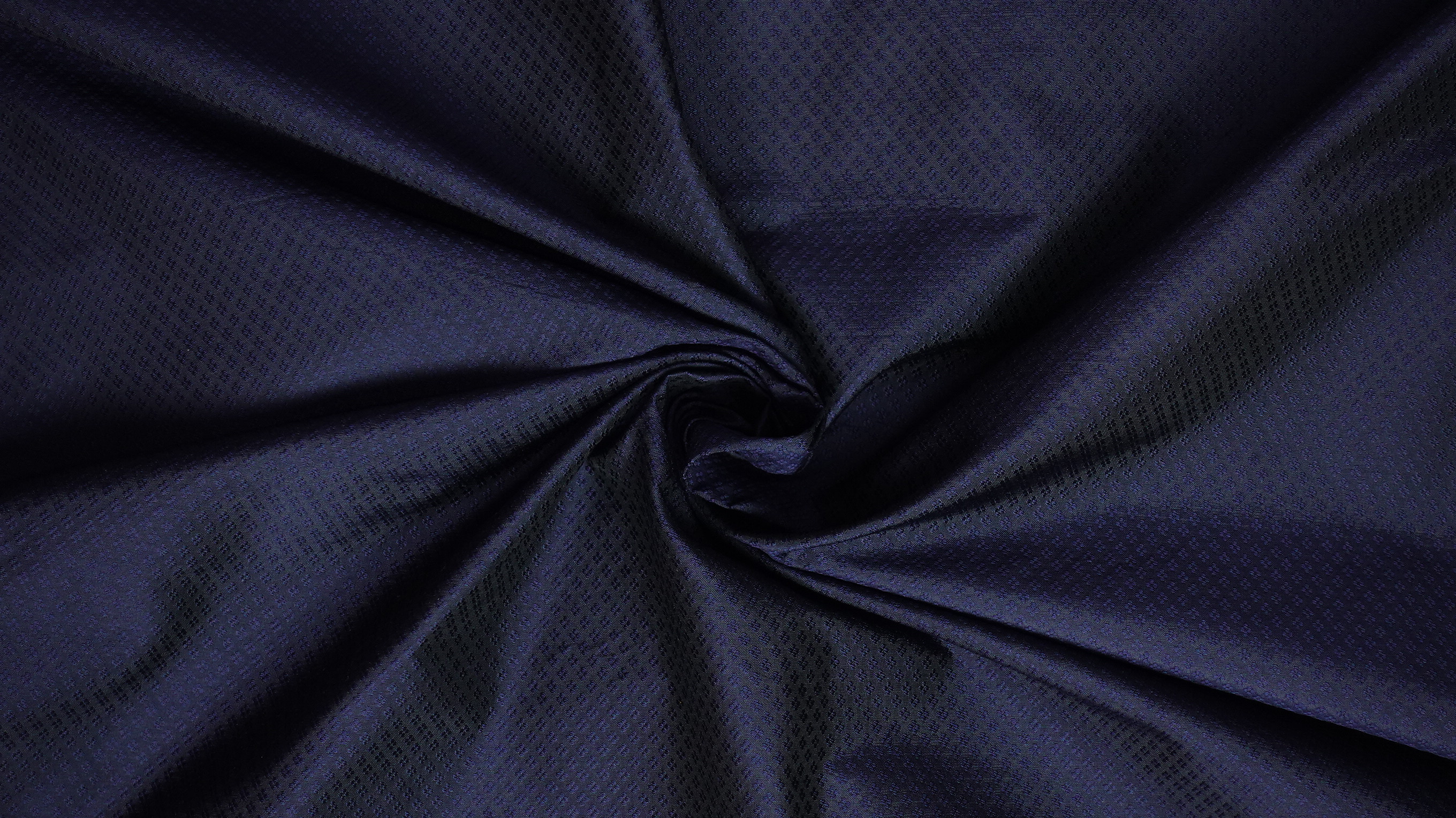 ผ้าไหมยกดอก ลายเม็ดพริกไทย สีพื้น ไหมแท้ สีกรมท่า (ราคาต่อหลา) รหัส B6-NY-SKU-36545