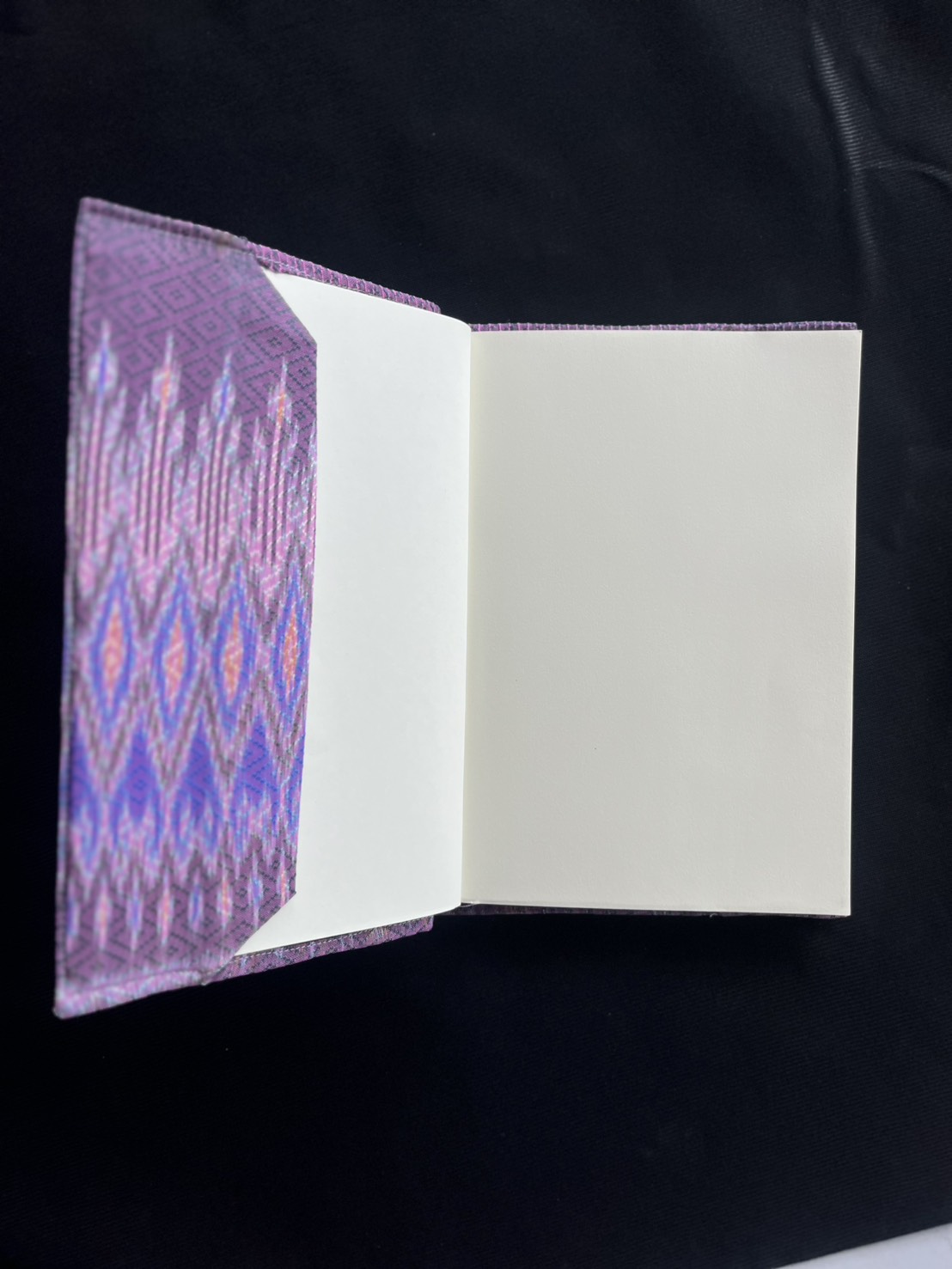 สมุดปกผ้าไหมแท้ งานแฮนด์เมด ลายมัดหมี่เชิงต้นสน สีม่วง ขนาด A5