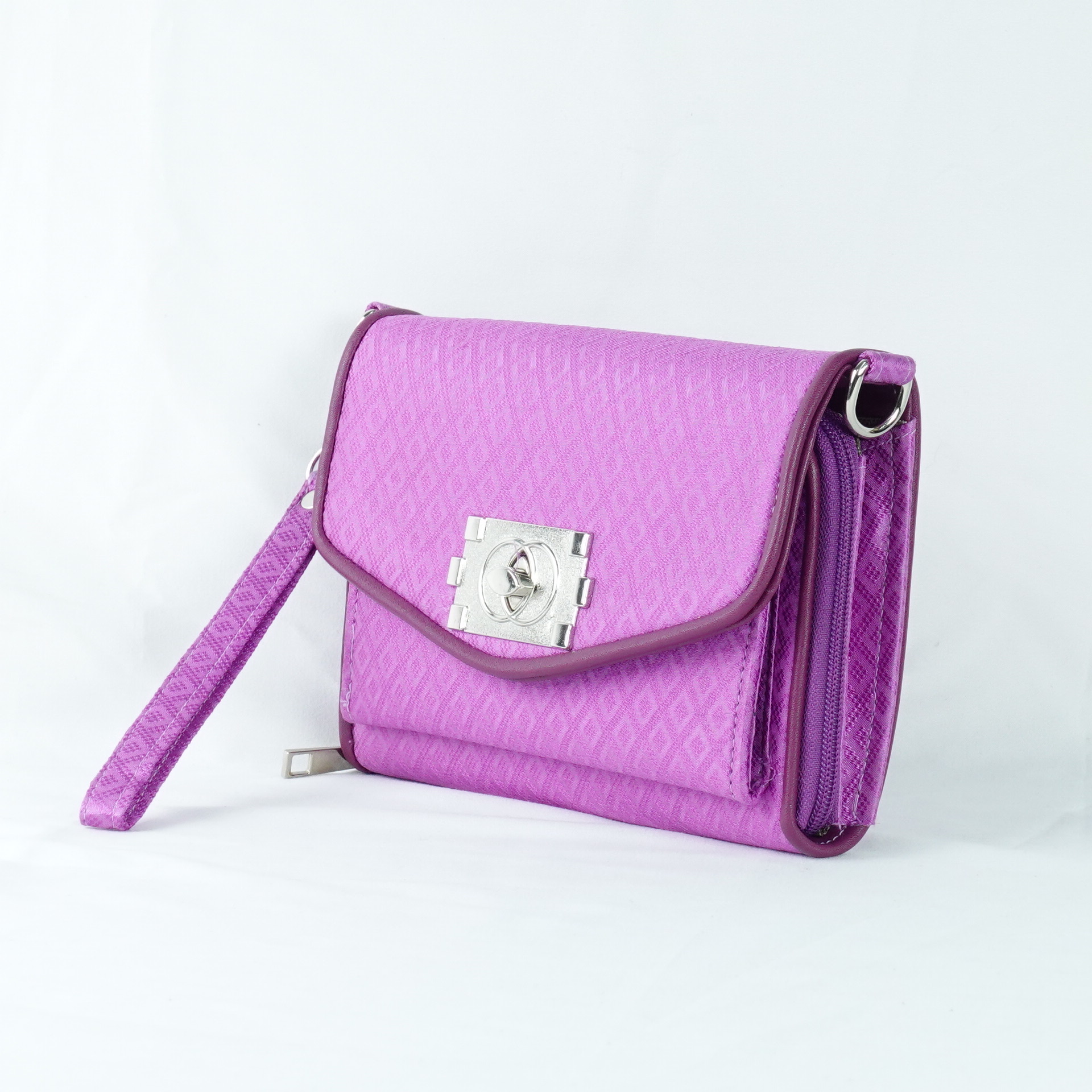 กระเป๋าถือไหมแท้ทรงคลัทช์ พร้อมสายสะพาย ขนาด 15x20ซม.สีชมพูเข้ม รหัส GO-TT-060568158