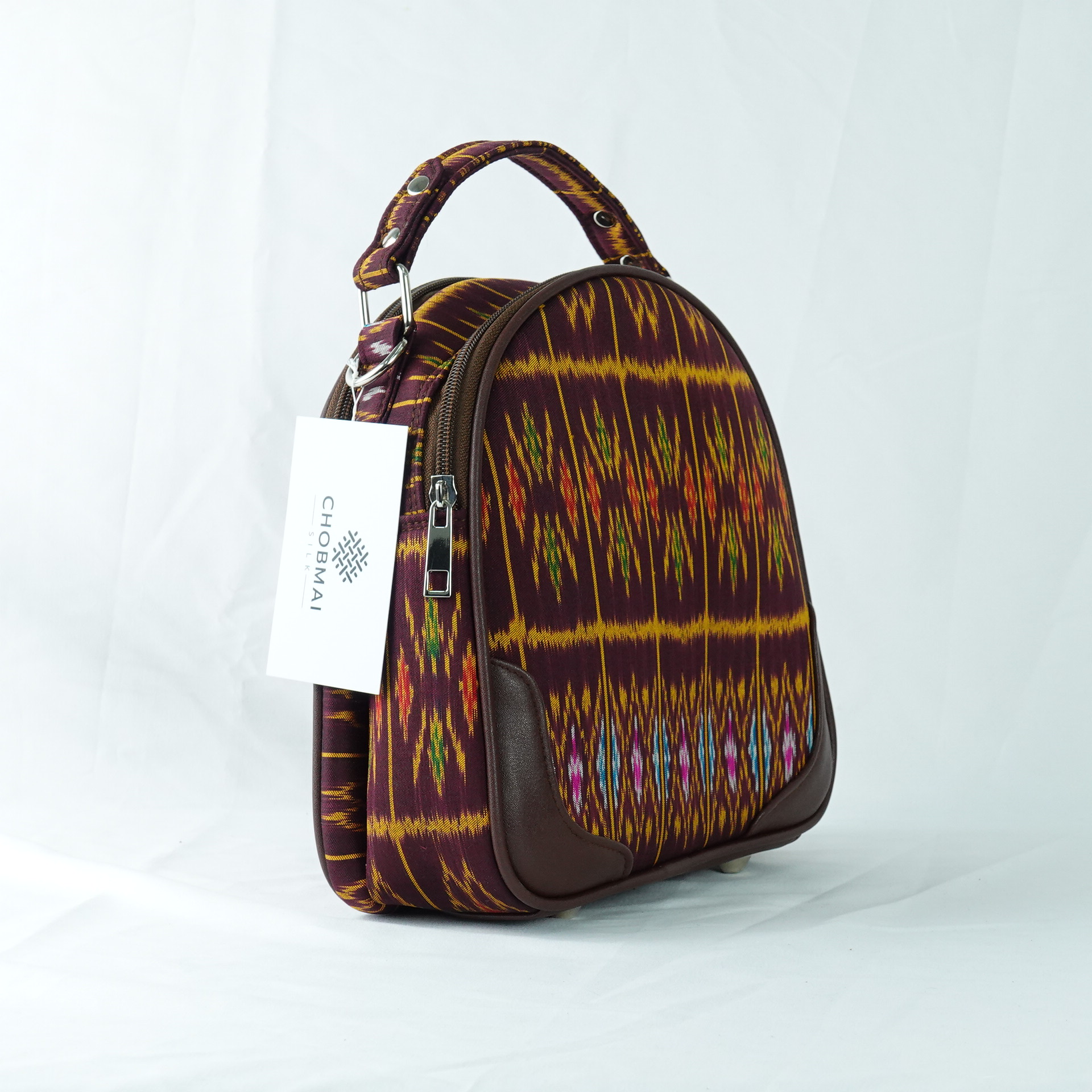 กระเป๋าถือไหมแท้ทรงโดมหลังเต่า พร้อมสายสะพาย ขนาด 8x21x21 ซม. ความสูงหูจับ 7 ซม. สีน้ำตาล รหัส GO-TT-060468153