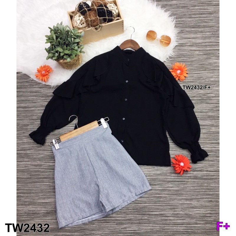 Set 2 ชิ้น เสื้อเชิ้ตแขนยาวคอจีน แต่งระบายแขนกับกางเกงขาสั้น TW2432