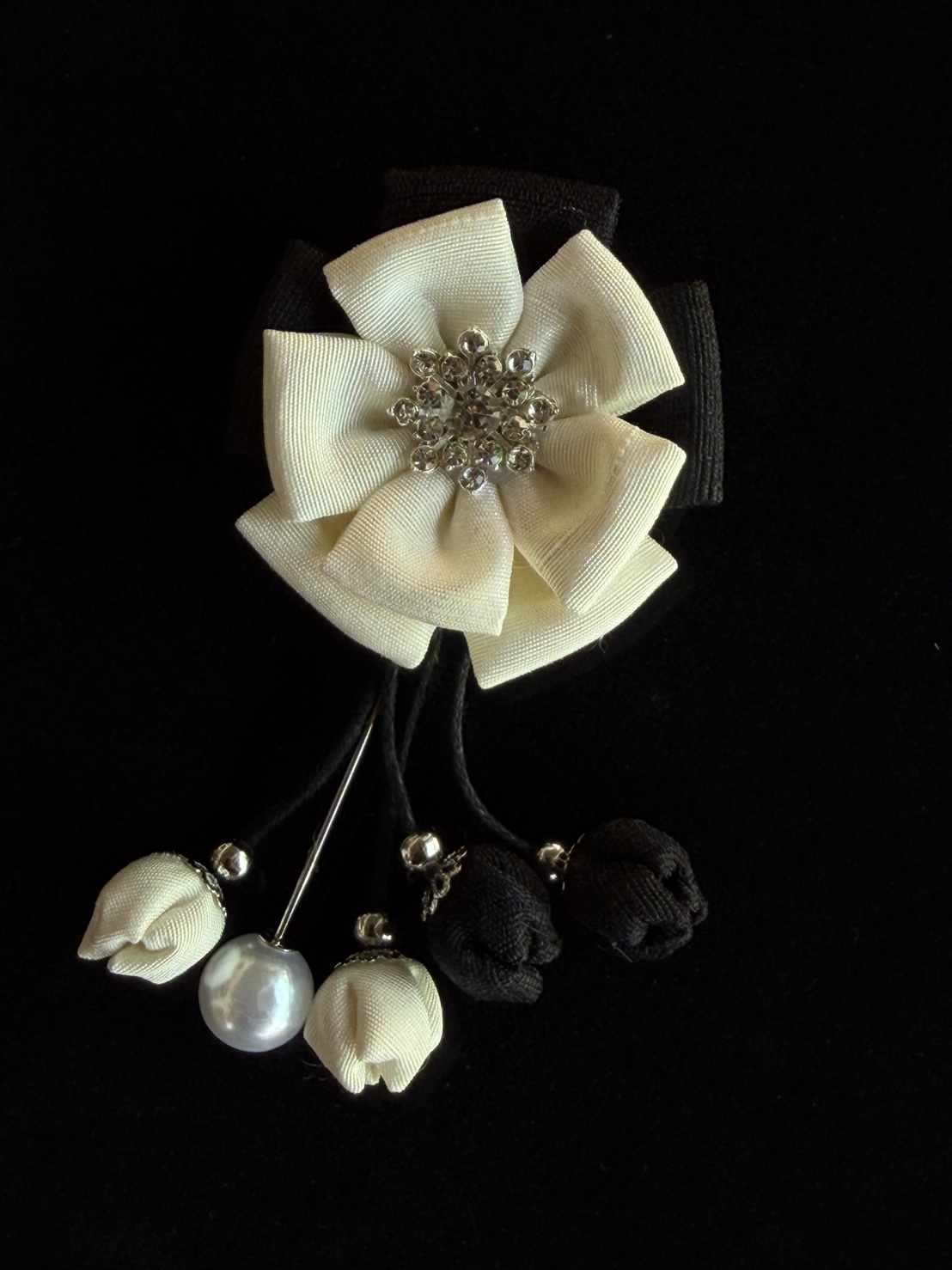 เข็มกลัดดอกมะลิ พวงระย้า ผ้าไหมแท้ (กลัดหน้าอก) GF-ME-1126681