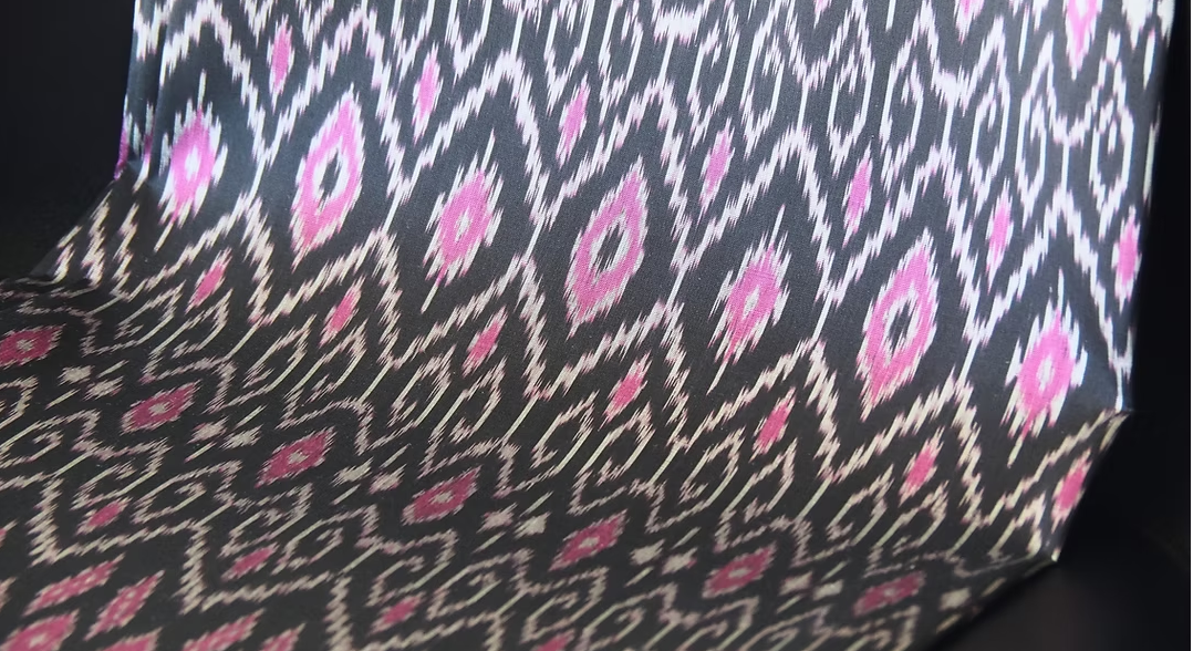 ซิ่น ผ้าไหมมัดหมี่ ไหมบ้าน ขนาด 1x2หลา พื้นสีดำ รหัส CISP-CT-103033