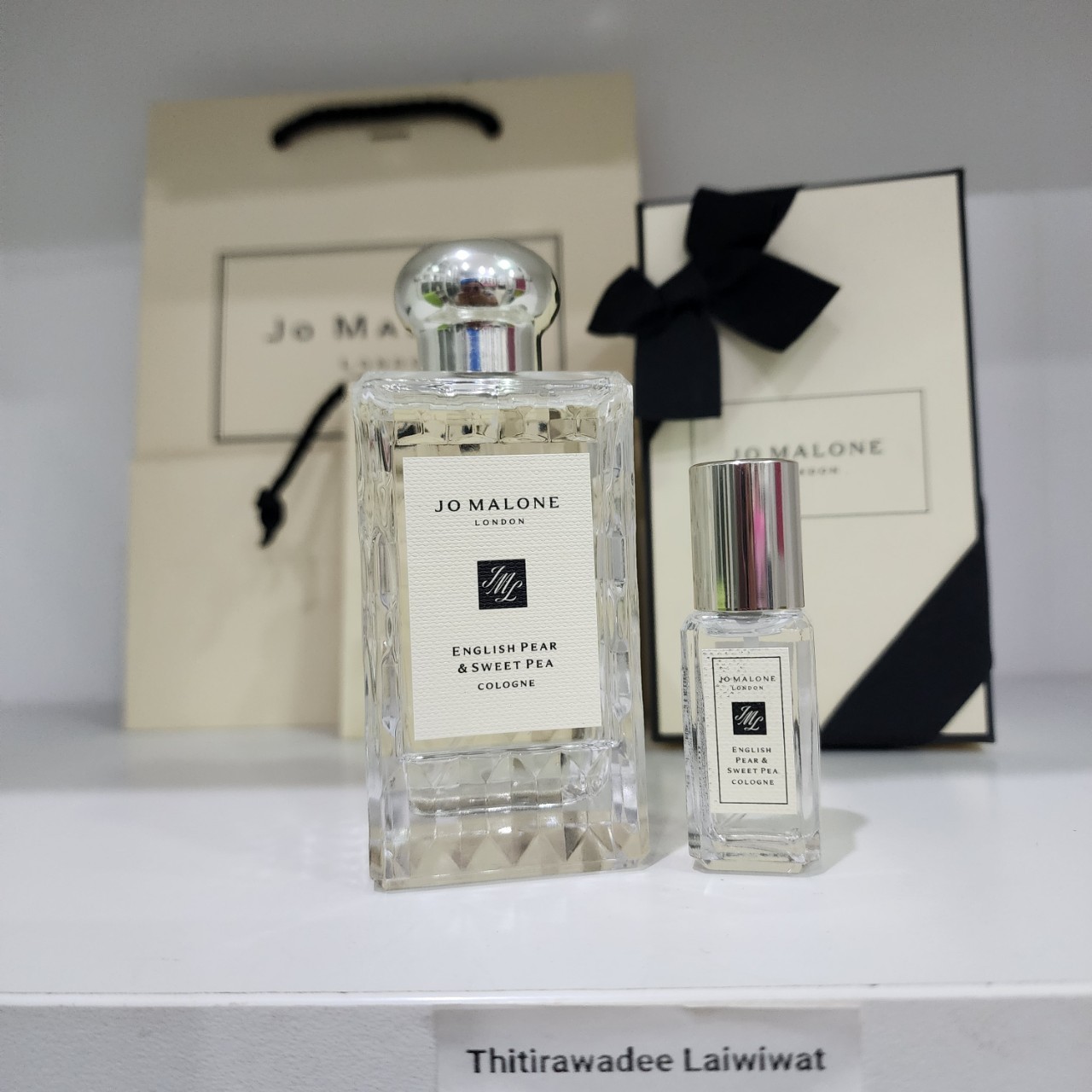 น้ำหอมจิ๋วมินิ Jo Malone English Pear & Sweet Pea 9ml แบบสเปรย์ป้ายไทย ( Mini Perfume น้ำหอมขนาดพกพา) น้ำหอมจิ๋วมินิแบบทดลองแบบสเปรย์ พกพาก็สะดวกใช้ฉีดตามจุดชีพจร