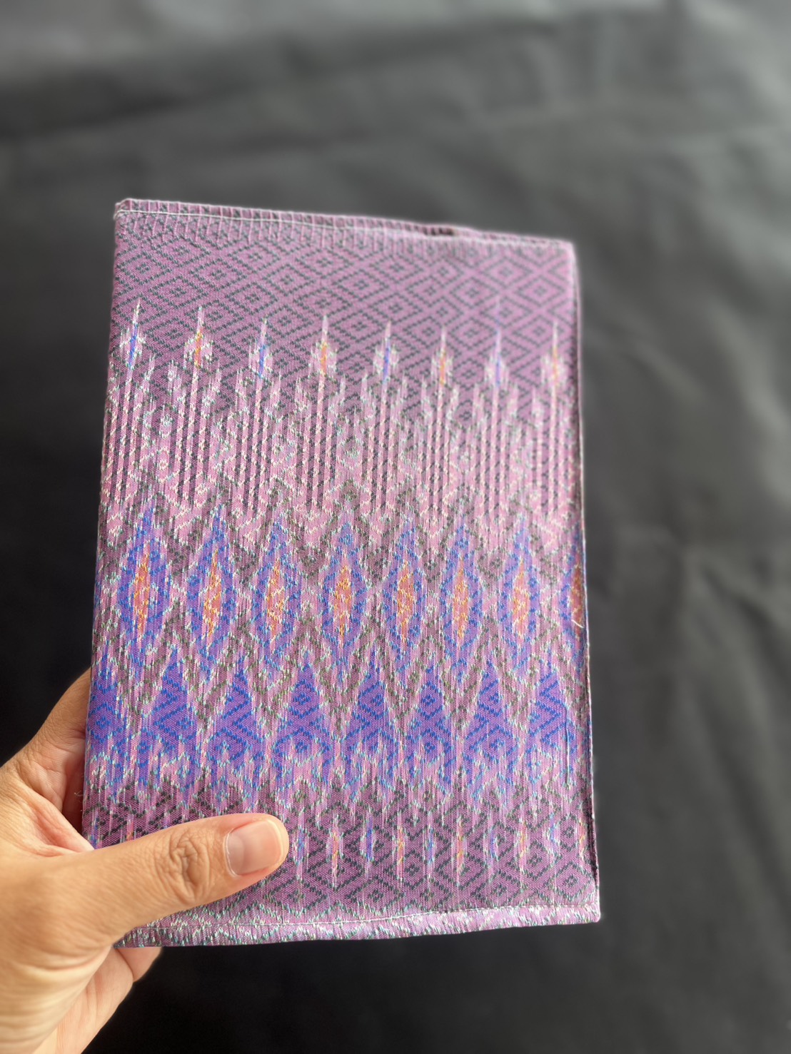 สมุดปกผ้าไหมแท้ งานแฮนด์เมด ลายมัดหมี่เชิงต้นสน สีม่วง ขนาด A5