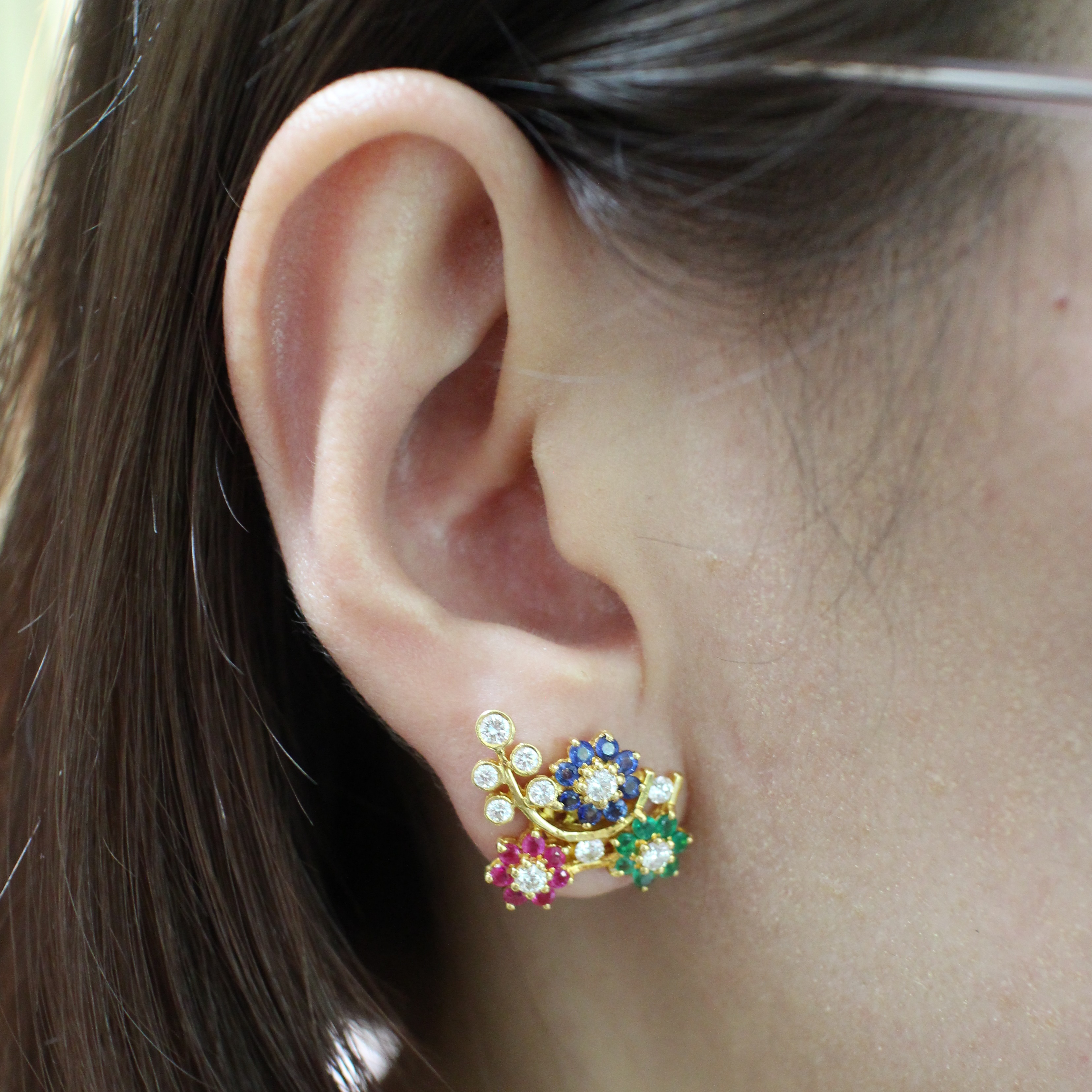 ER25113 ต่างหูดอกไม้พลอยหลากสี เพชรแท้ 0.81 กะรัต ทองแท้ 90% นน.รวม 9.7 กรัม