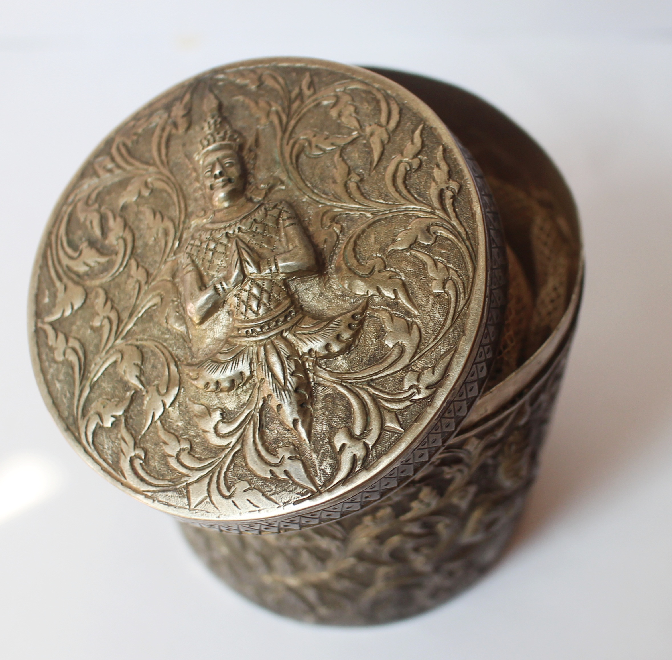 SI119 กระปุกยาดมลายเทพพนม ดุลลาย เงินแท้ 92.5 % สูง 8 cm. นน. 148.7 กรัม งานเก่าเก็บ