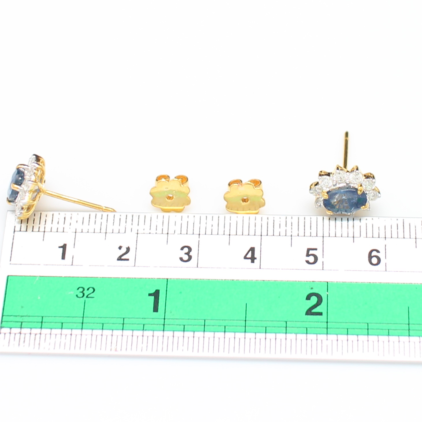 ER25198 ต่างหูไพลินกาญล้อมเพชร เพชรแท้ 20 เม็ด 0.80 กะรัต ทองแท้ 90% นน.รวม 4.1 กรัม มีใบเซอร์