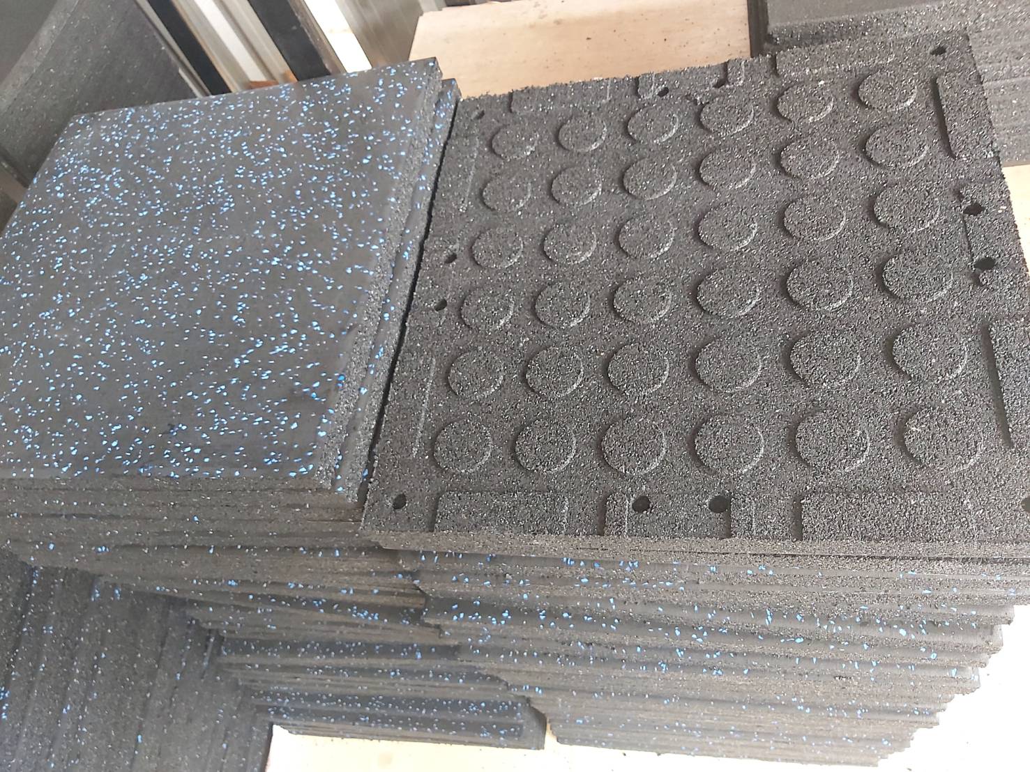 โรงงานผลิตในไทยแผ่นยางEPDM หนา25มิล 1300บาท ปูพื้นห้องฟิตเนส