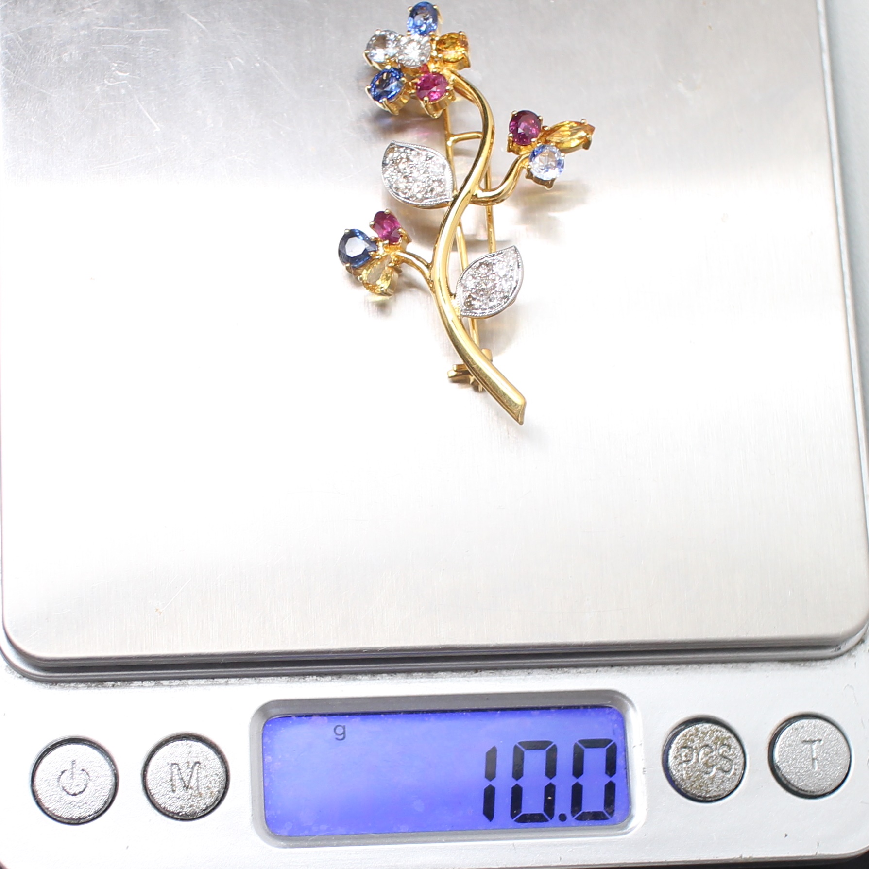 CL25010 เข็มกลัดดอกไม้พลอยหลากสี เพชรแท้ 1 เม็ด 0.25 กะรัต และ 0.55 กะรัต ทองแท้ 18k นน.รวม 10 กรัม