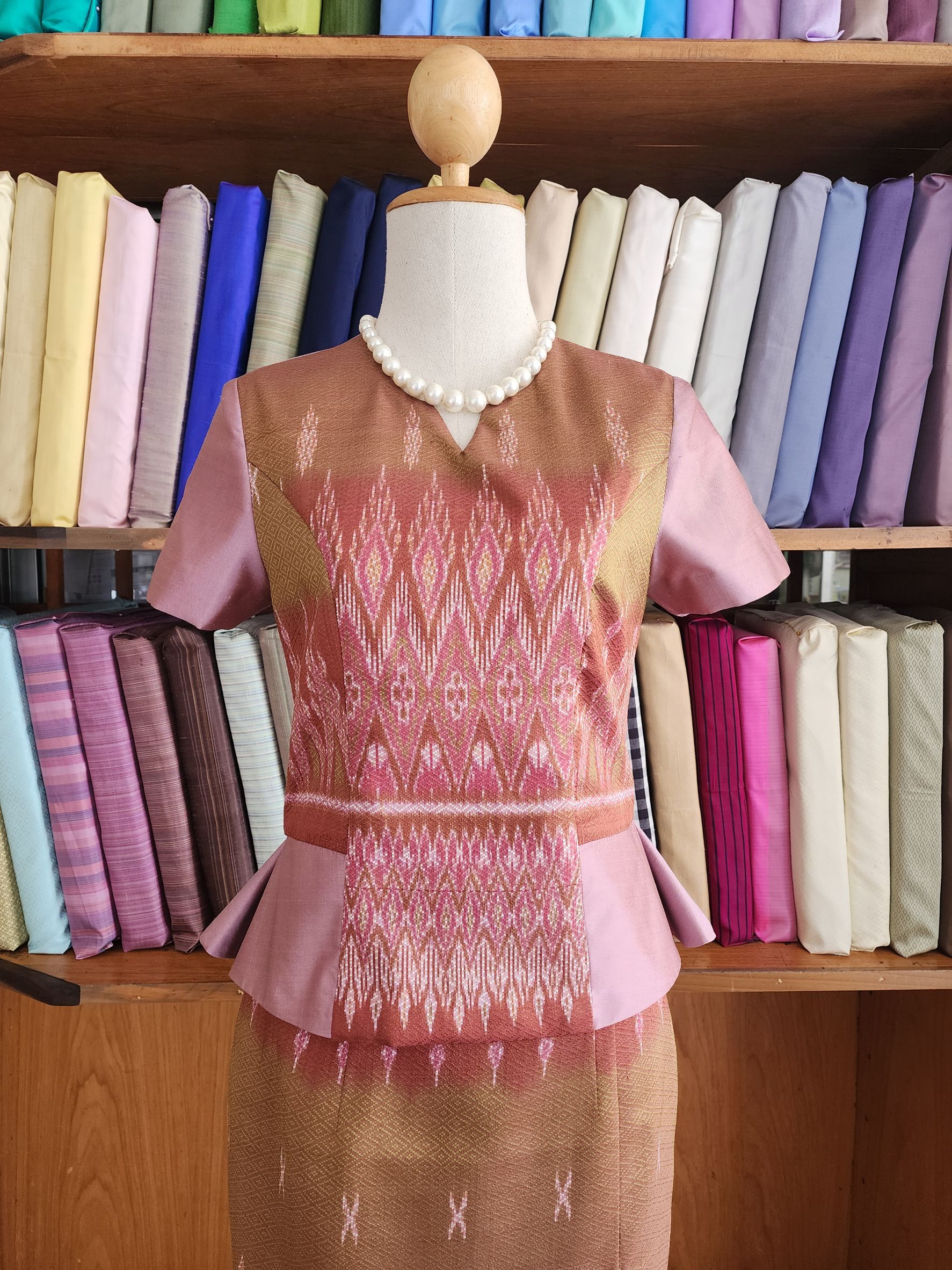 แบบตัดชุด แยกชิ้น เสื้อ+กระโปรง ผ้าไหม (ไม่รวมผ้า) รหัส CUT-ST1213651