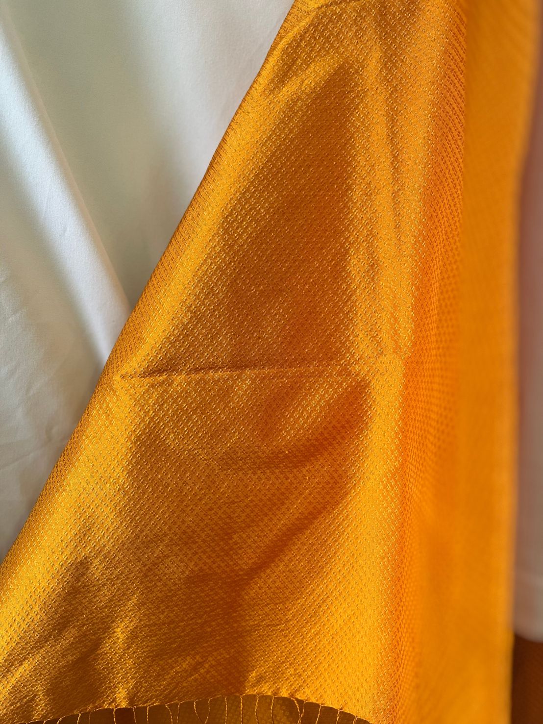 สั่งตัด 3-7วัน ผ้าคลุมไหล่ไหมแท้+พร้อมกล่อง เนื้อยกดอก เลือกขนาด สีและลายผ้าได้