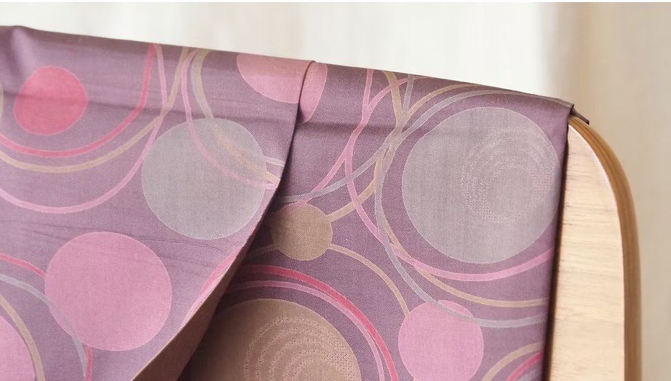 ผ้าไหมพิมพ์ลาย 2เส้น เนื้อเรียบ (ราคาต่อหลา) พื้นสีชมพูกะปิ รหัส A4-CT-103500