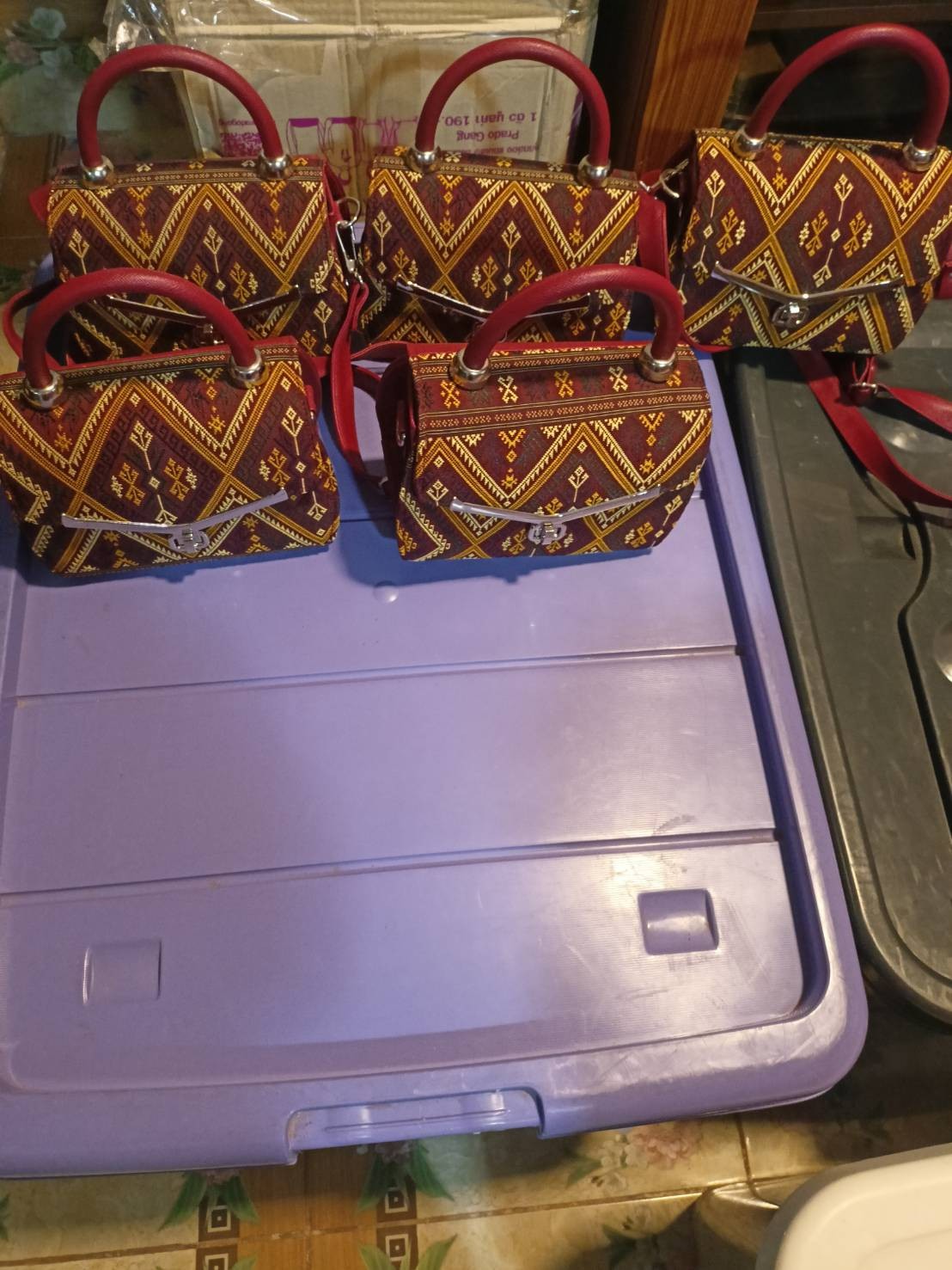 กระเป๋าถือผ้าไหมแพรวา ขนาด 20x14x10ซม. ลายดอกพนมหา ดอกจันกิ่ง นาคอุ้มดาว พื้นสีแดง รหัส GLC-PT-051568