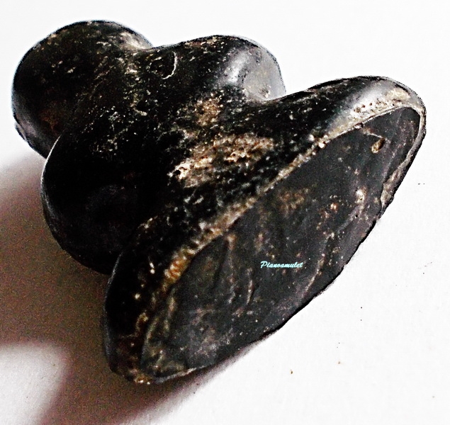 พระปิดตาพิมพ์ชลูด หลวงพ่อทองสุข วัดสะพานสูง จ.นนทบุรี เนื้อผงจุ่มรัก