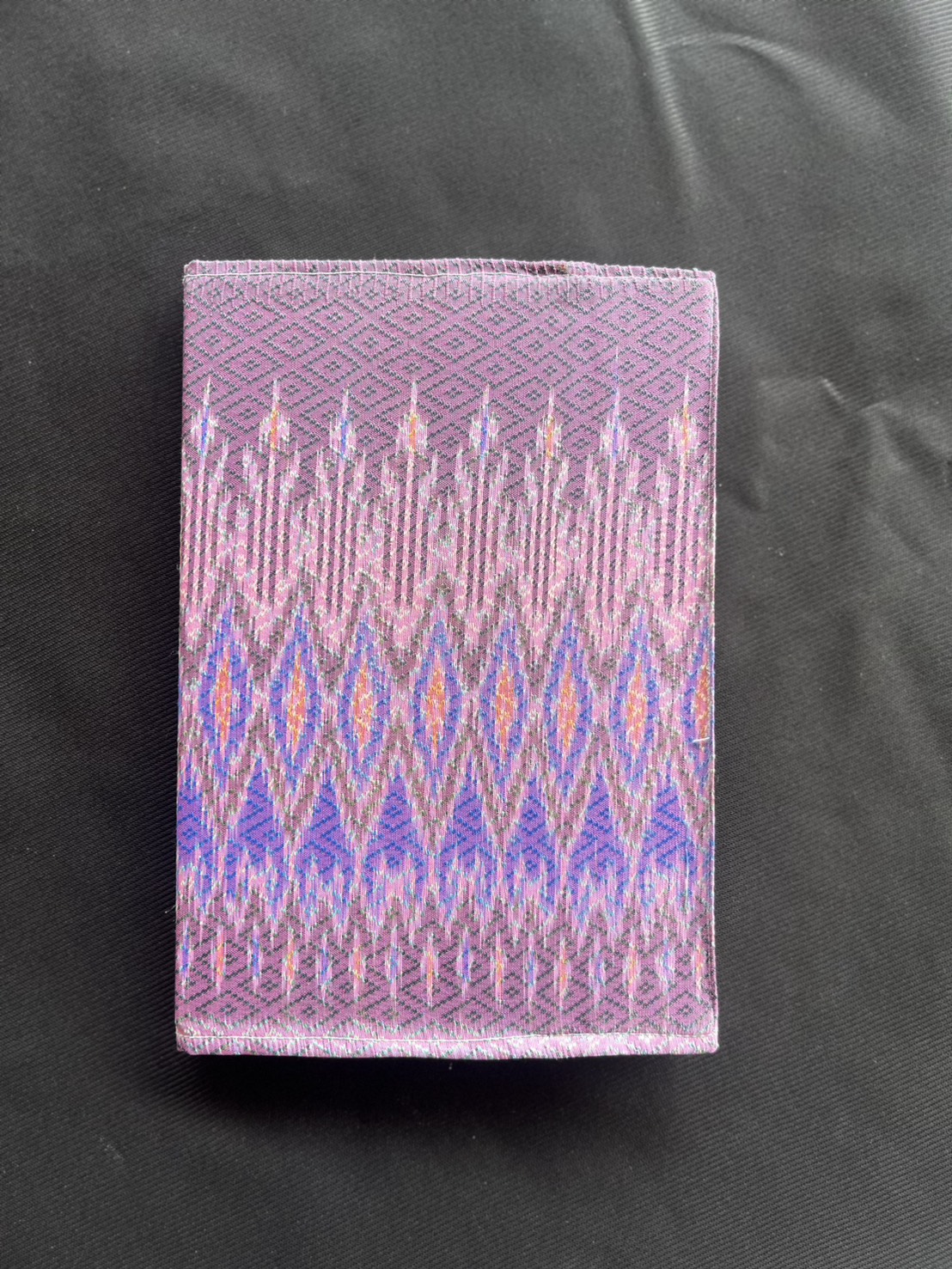 สมุดปกผ้าไหมแท้ งานแฮนด์เมด ลายมัดหมี่เชิงต้นสน สีม่วง ขนาด A5