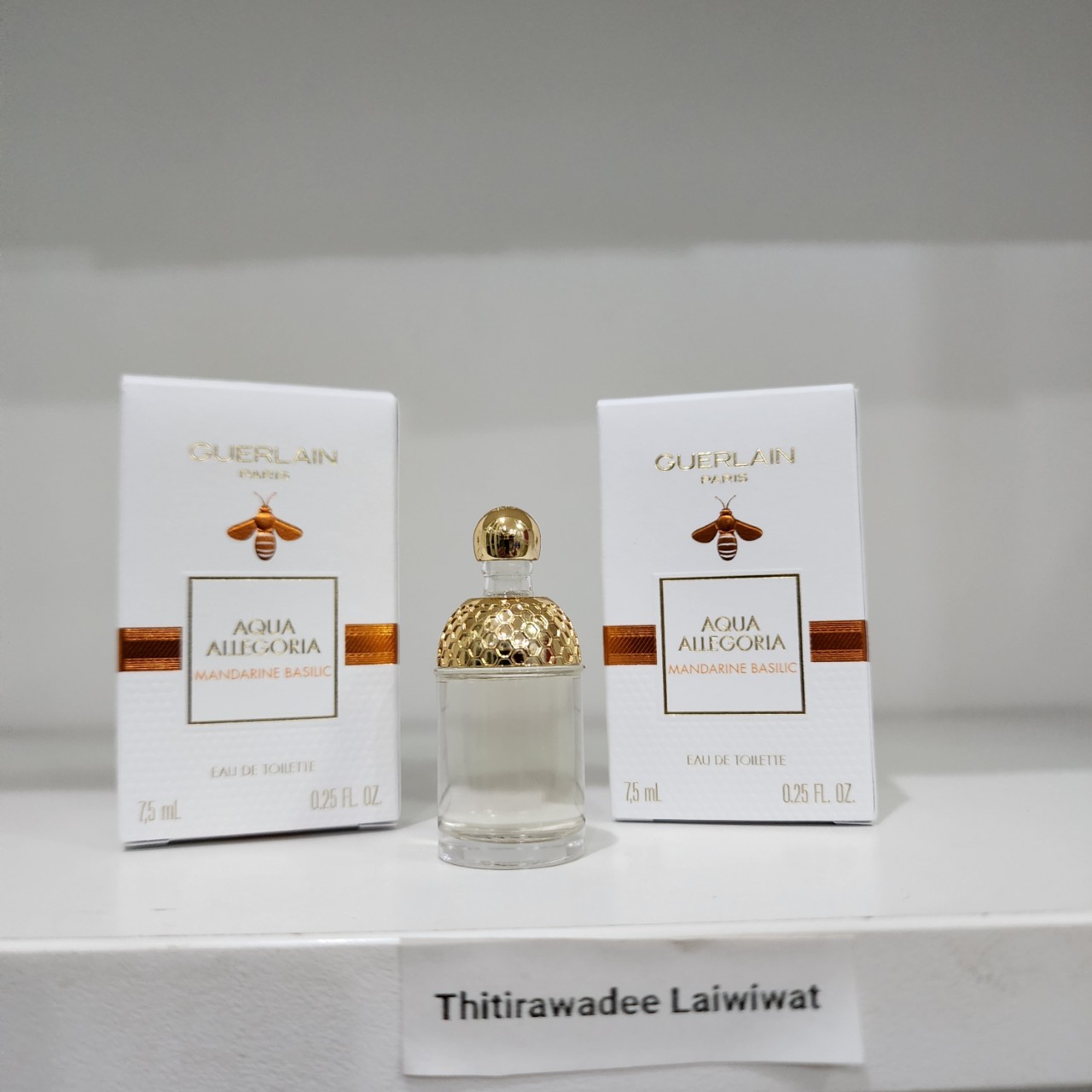 น้ำหอมจิ๋วมินิ Guerlain Aqua Allegoria Mandarine Basilic EDT 7.5ml แบบแต้มมีกล่อง ( Mini Perfume น้ำหอมขนาดพกพา) น้ำหอมจิ๋วมินิ ขวดน่ารัก ตั้งโชว์ก็สวย พกพาก็สะดวก หัวแต้มตามจุดชีพจร