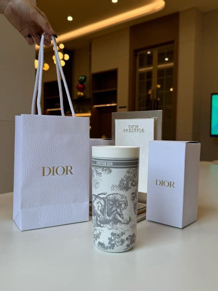 Dior Platinum Birthday Gift Temperature Control Tumbler พร้อมถุง และกล่องDior แก้วน้ำ