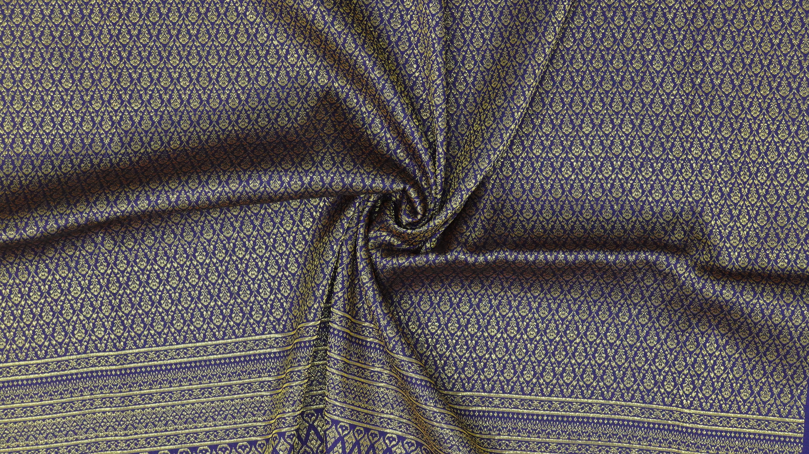 (ผ้าชุด)ไหมยกดอกสุรินทร์ ยกดอกดิ้นทอง ขนาด 1x4เมตร (ลาย 2เมตร+สีพื้น 2เมตร) พื้นสีน้ำเงินเข้ม รหัส N10-ME-66-0822678