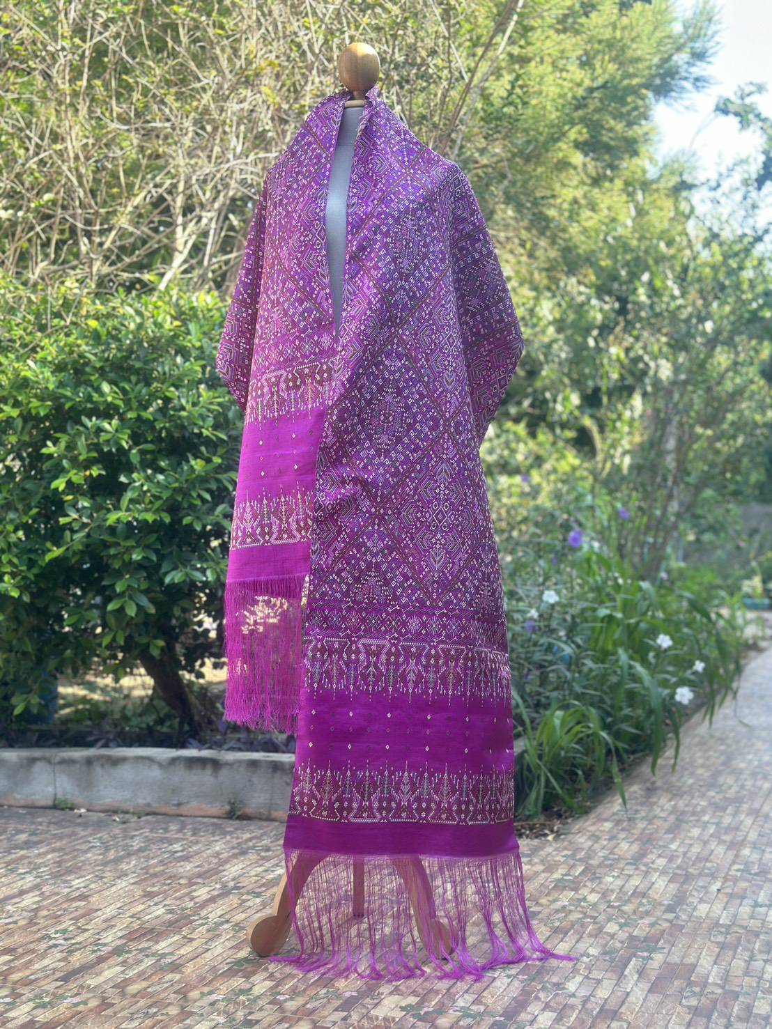 ผ้าคลุมไหล่ ไหมแพรวา ขนาด 50x 250ซม. สีชมพูม่วง รหัส Z-PT-1113684