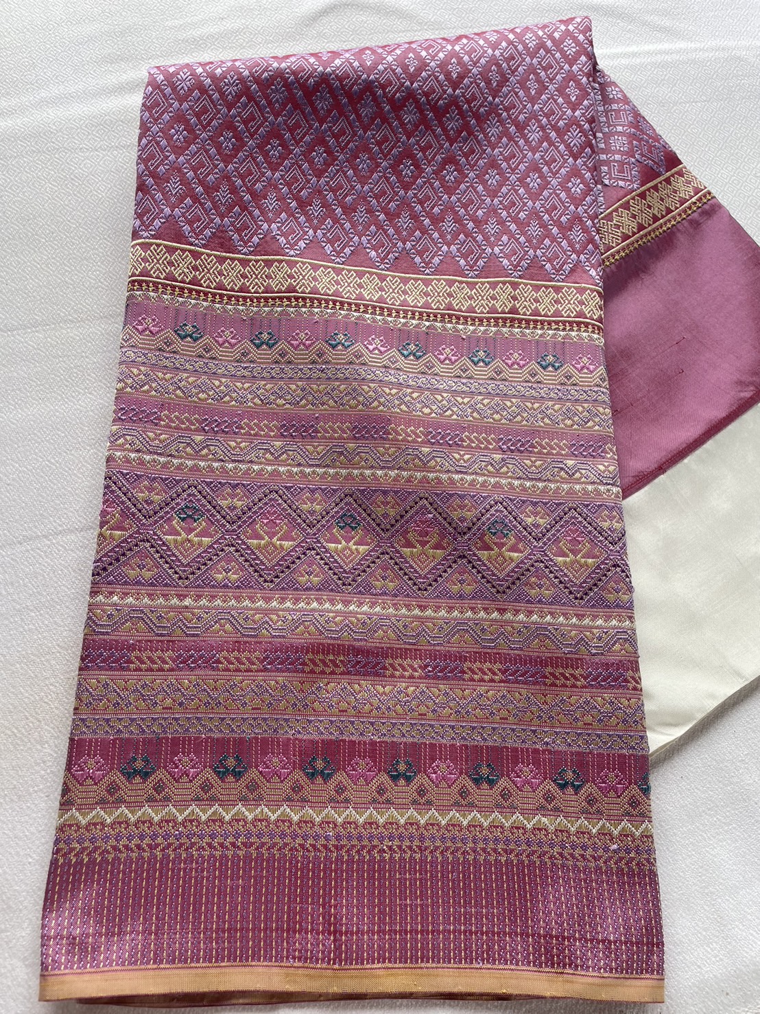 ซิ่นตีนจก ผ้าไหมทั้งผืน (ยืนไหม พุ่งไหม จกไหม) โทนสีม่วงแดง รหัส N9-105-0610682