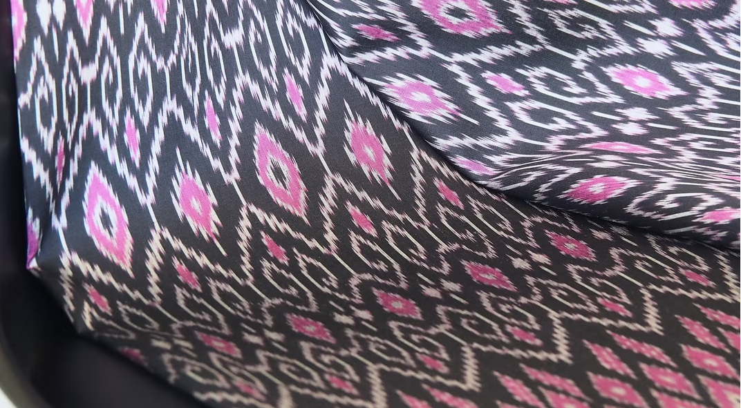 ซิ่น ผ้าไหมมัดหมี่ ไหมบ้าน ขนาด 1x2หลา พื้นสีดำ รหัส CISP-CT-103033