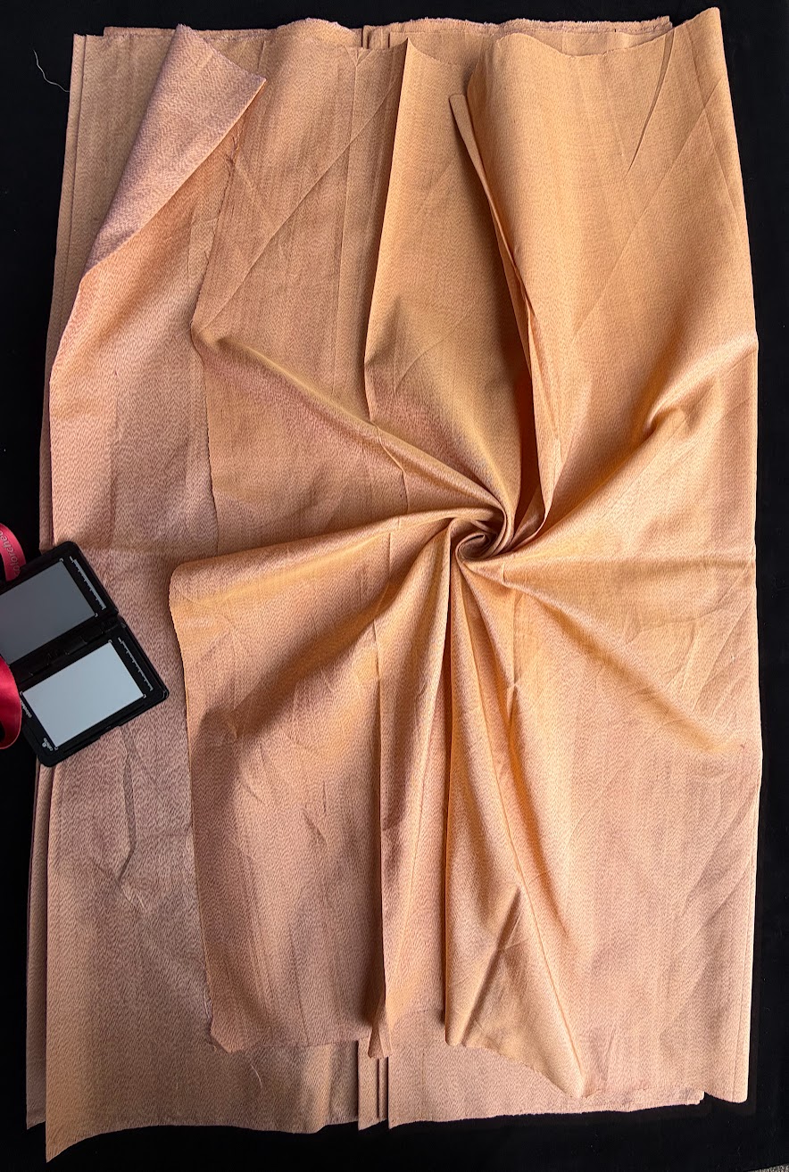 ผ้าไหมหางกระรอก ไหมบ้าน เนื้อหนา สีส้มโอรสอ่อน ตัดขายตามความยาวเมตร รหัส R1N-NY-0327684