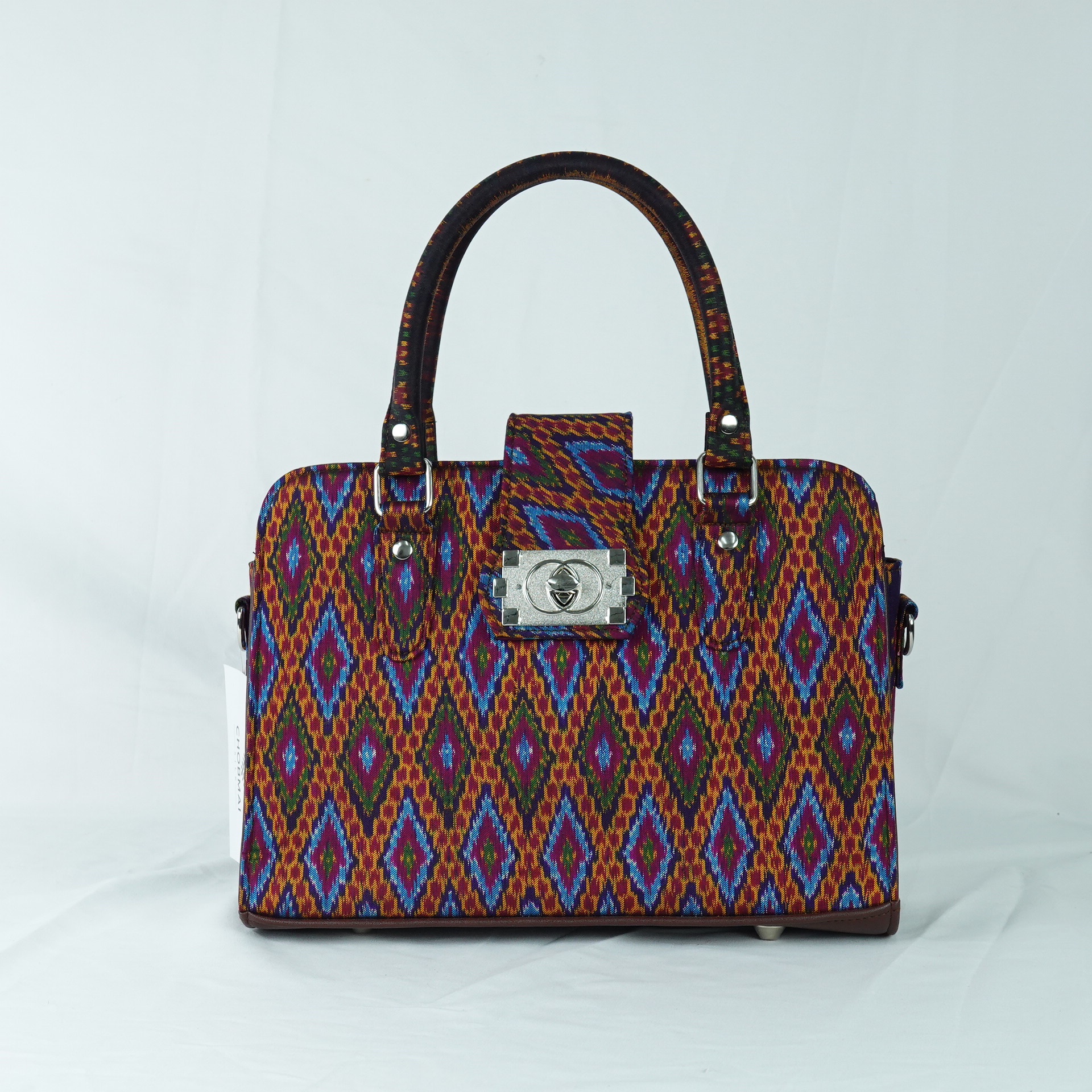 กระเป๋าถือผ้าไหม ทรงสี่เหลี่ยม ขนาด 10.5x28x20ซม. ความสูงหูจับ 34 ซม. ลายจีเพชร สีม่วง รหัส GLA-TT-0603688