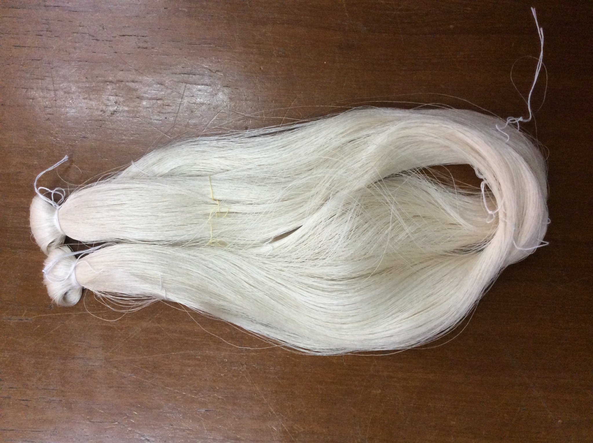 เส้นไหมดิบสีขาว (1หน่วย หมายถึง 1 กิโลกรัม) รหัส 76-3-09186714