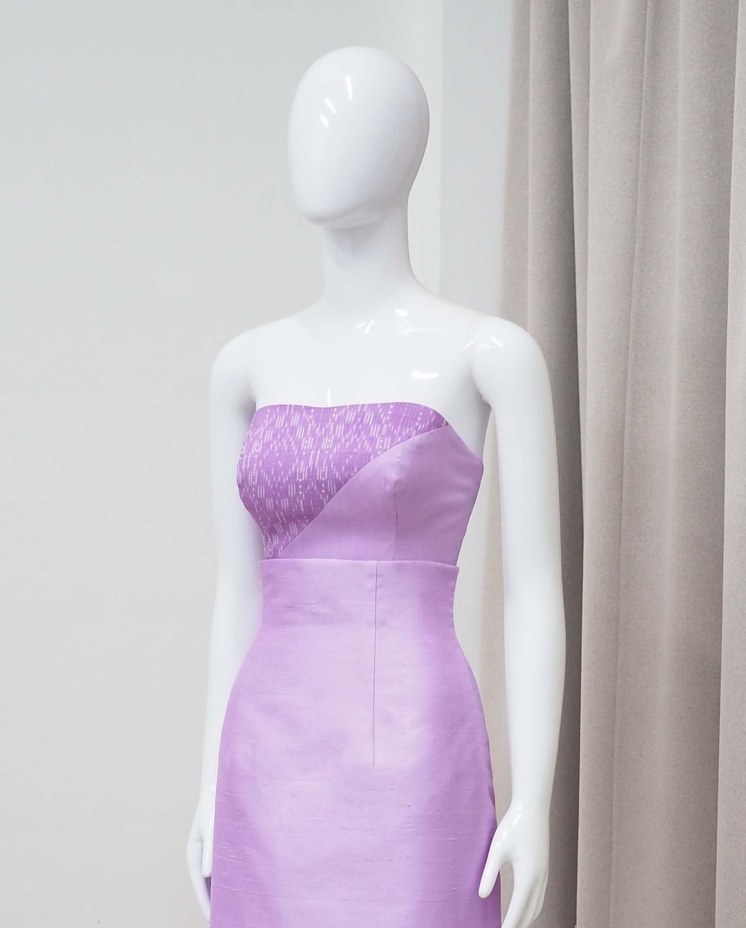 แบบตัดชุด แยกชิ้น เสื้อ+กระโปรง ผ้าไหม (ไม่รวมผ้า) chobmai x JHN รหัส CUT-51-071467