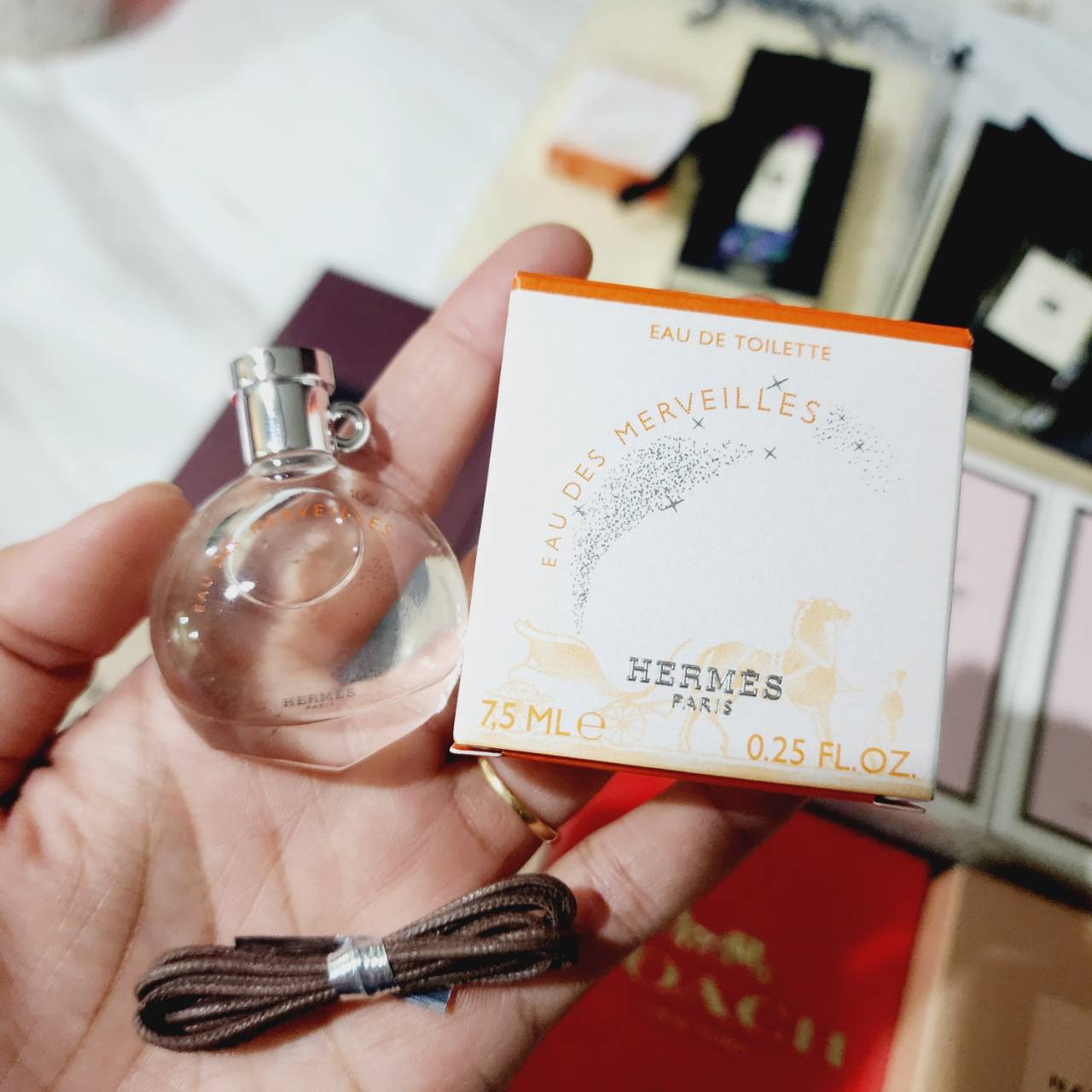 น้ำหอมจิ๋วมินิ Hermes Eau des Merveilles Eau de Toilette 7.5ml แบบแต้มมีกล่อง ( Mini Perfume น้ำหอมขนาดพกพา) น้ำหอมจิ๋วมินิ ขวดน่ารัก ตั้งโชว์ก็สวย พกพาก็สะดวก หัวแต้มตามจุดชีพจร
